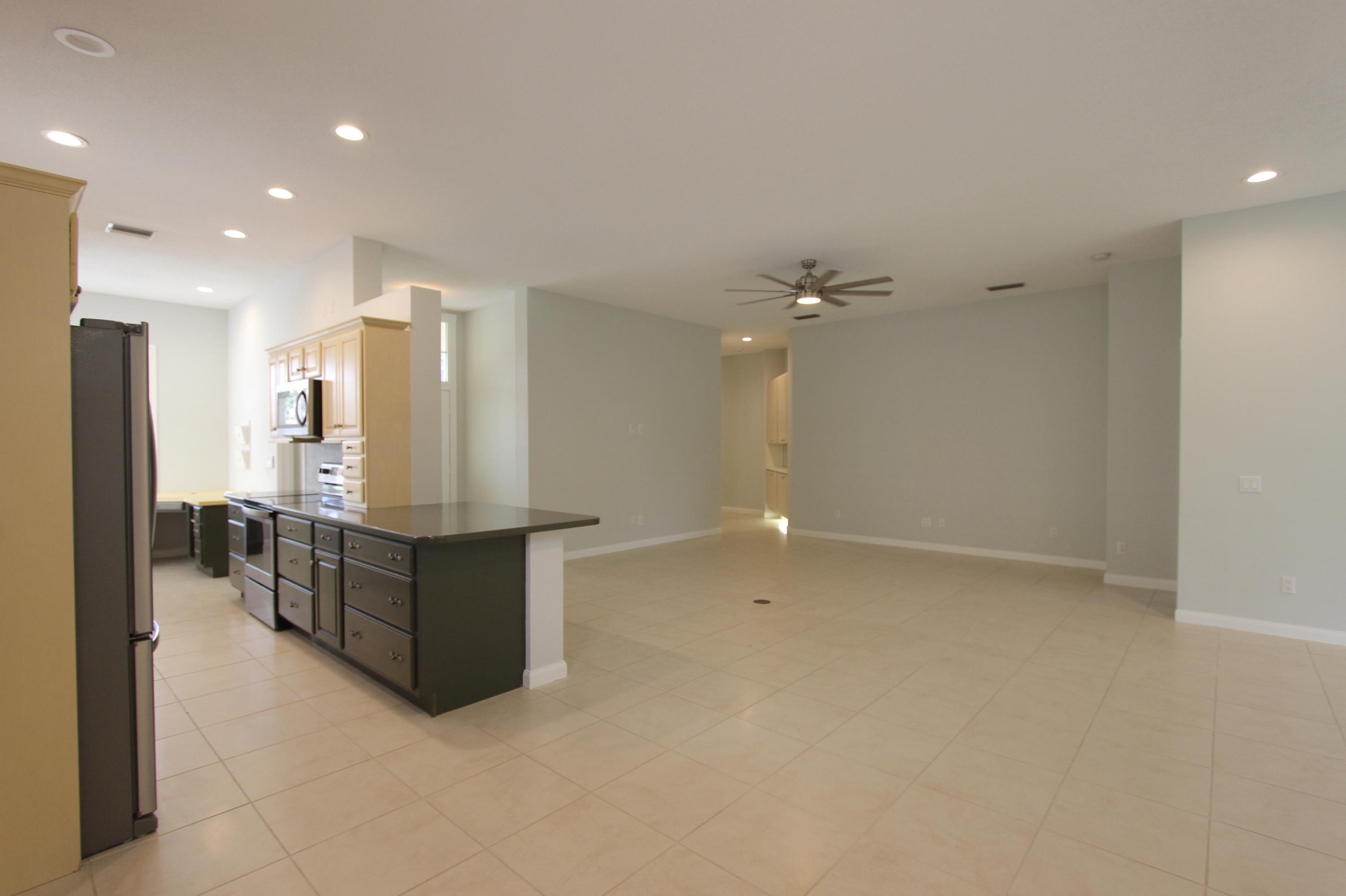 HAMPTONS AT MAPLEWOOD - Residential Lease