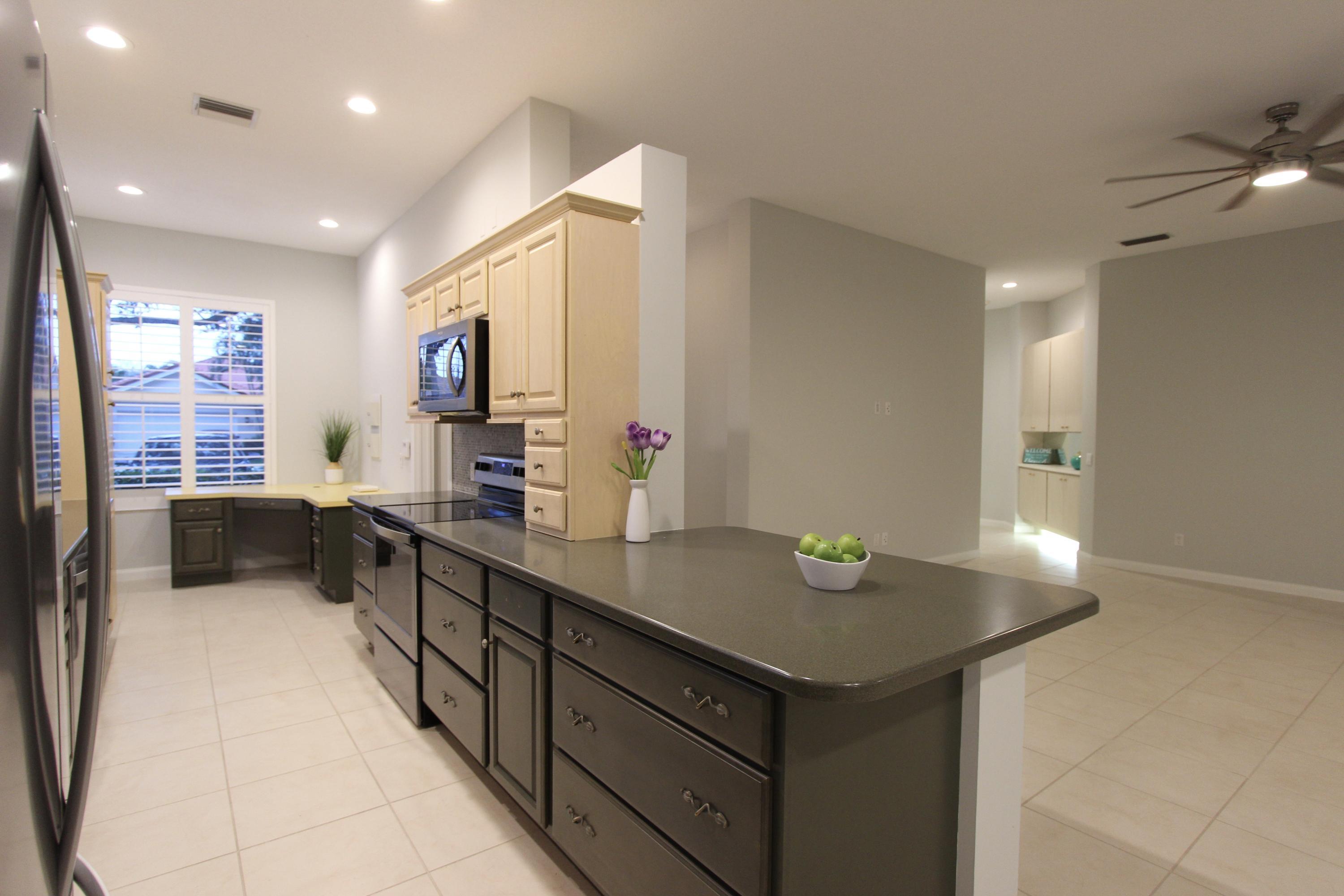 HAMPTONS AT MAPLEWOOD - Residential Lease
