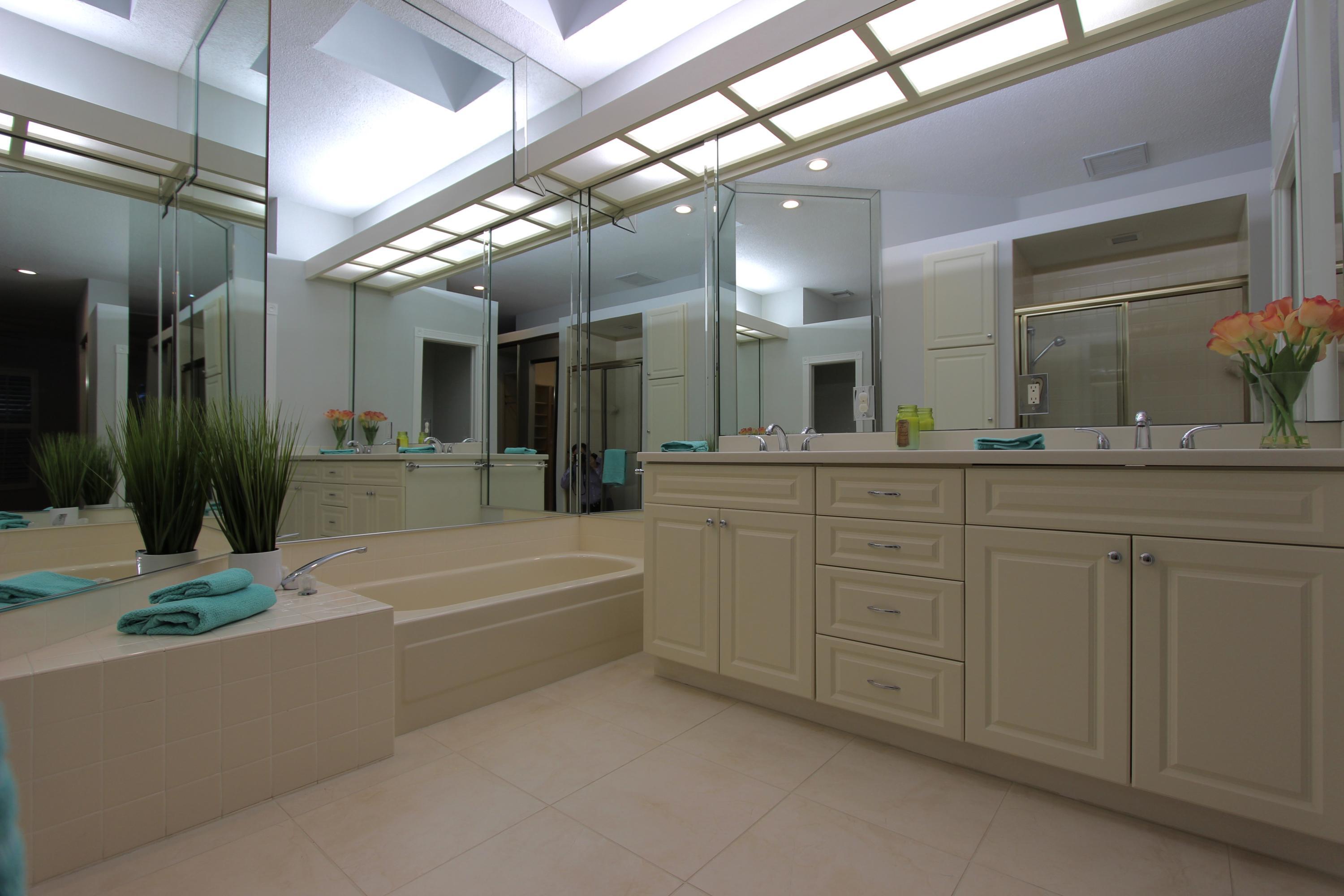 HAMPTONS AT MAPLEWOOD - Residential Lease