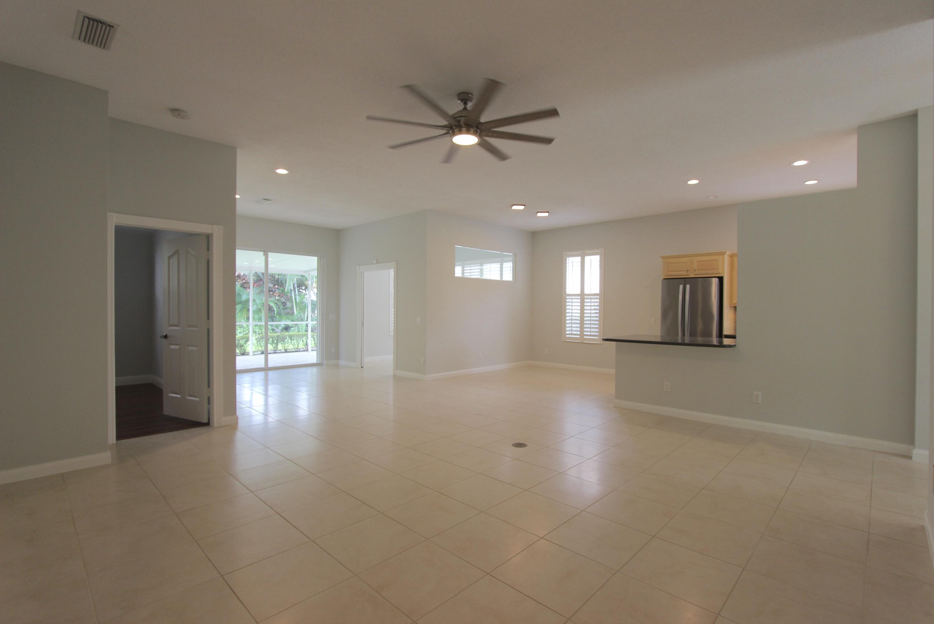 HAMPTONS AT MAPLEWOOD - Residential Lease