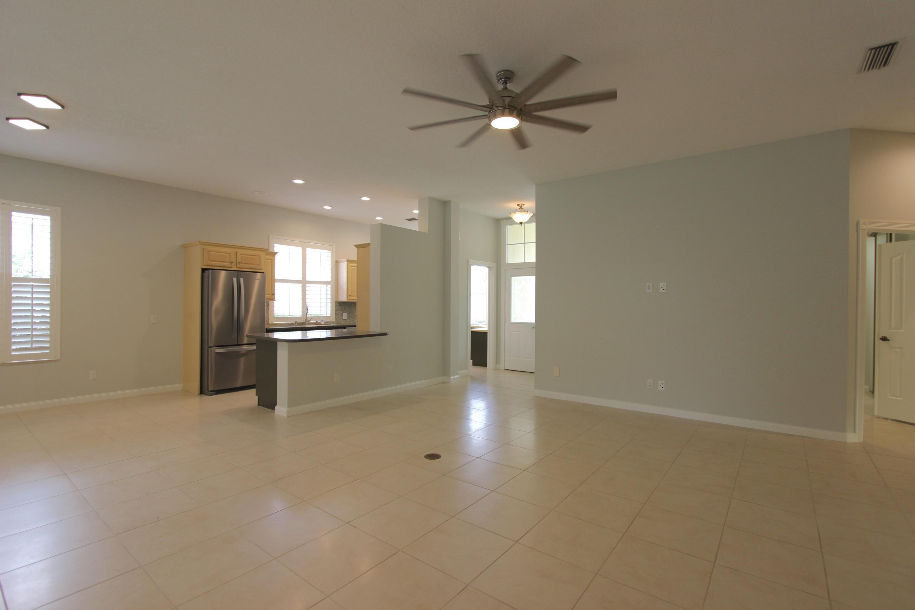 HAMPTONS AT MAPLEWOOD - Residential Lease