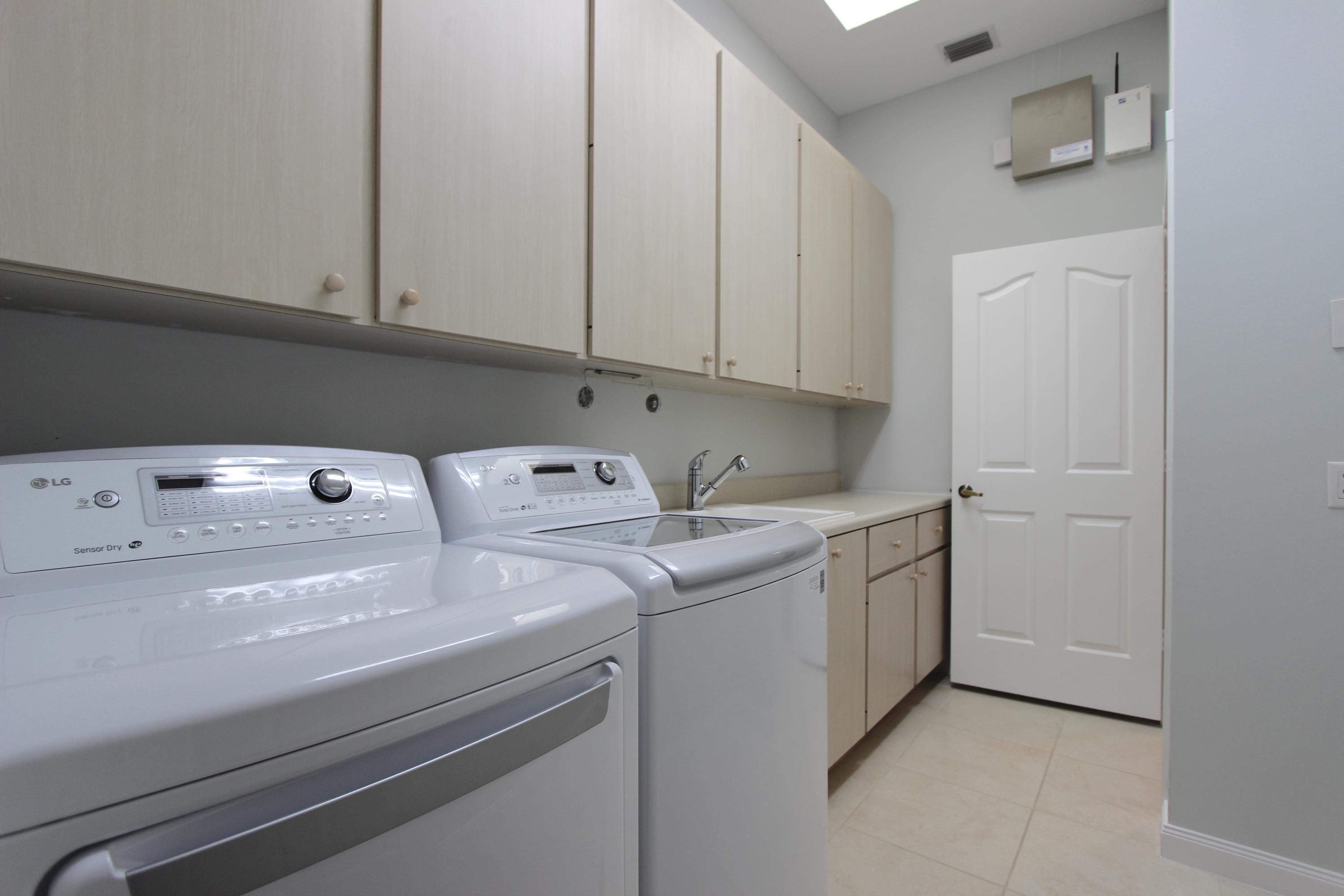 HAMPTONS AT MAPLEWOOD - Residential Lease