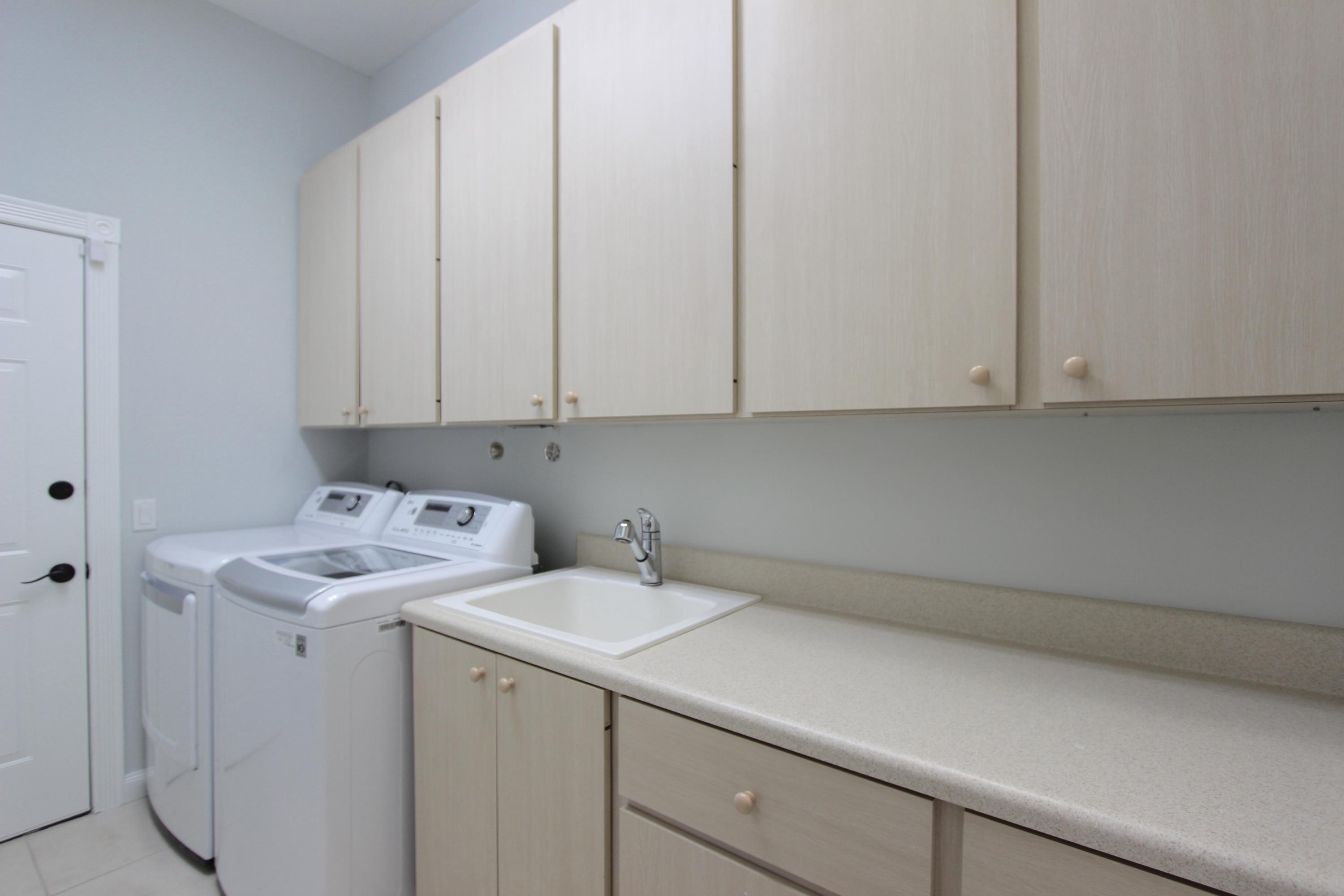 HAMPTONS AT MAPLEWOOD - Residential Lease