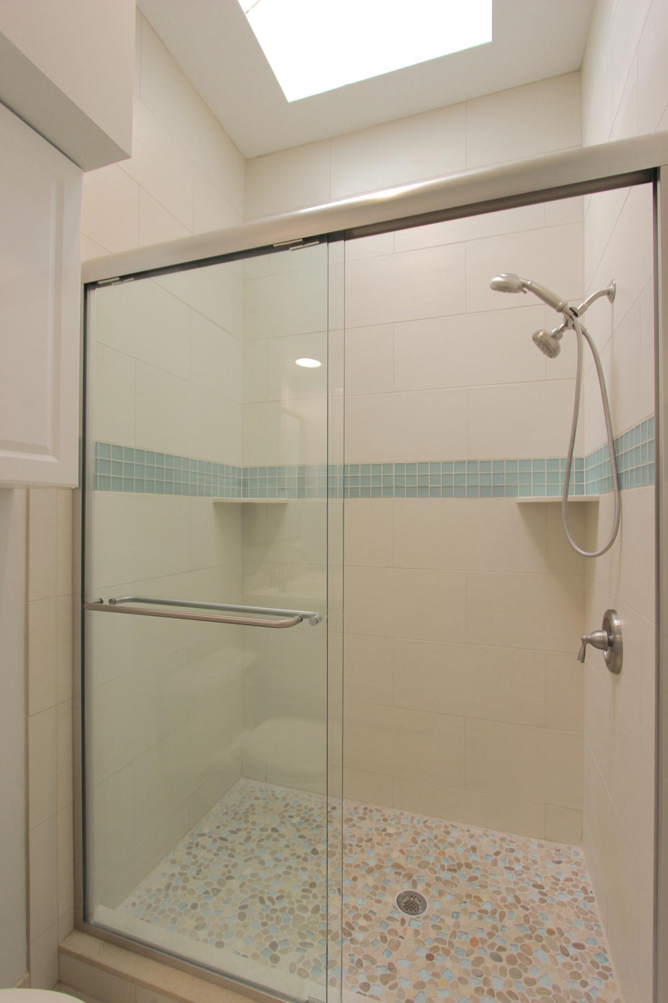 HAMPTONS AT MAPLEWOOD - Residential Lease