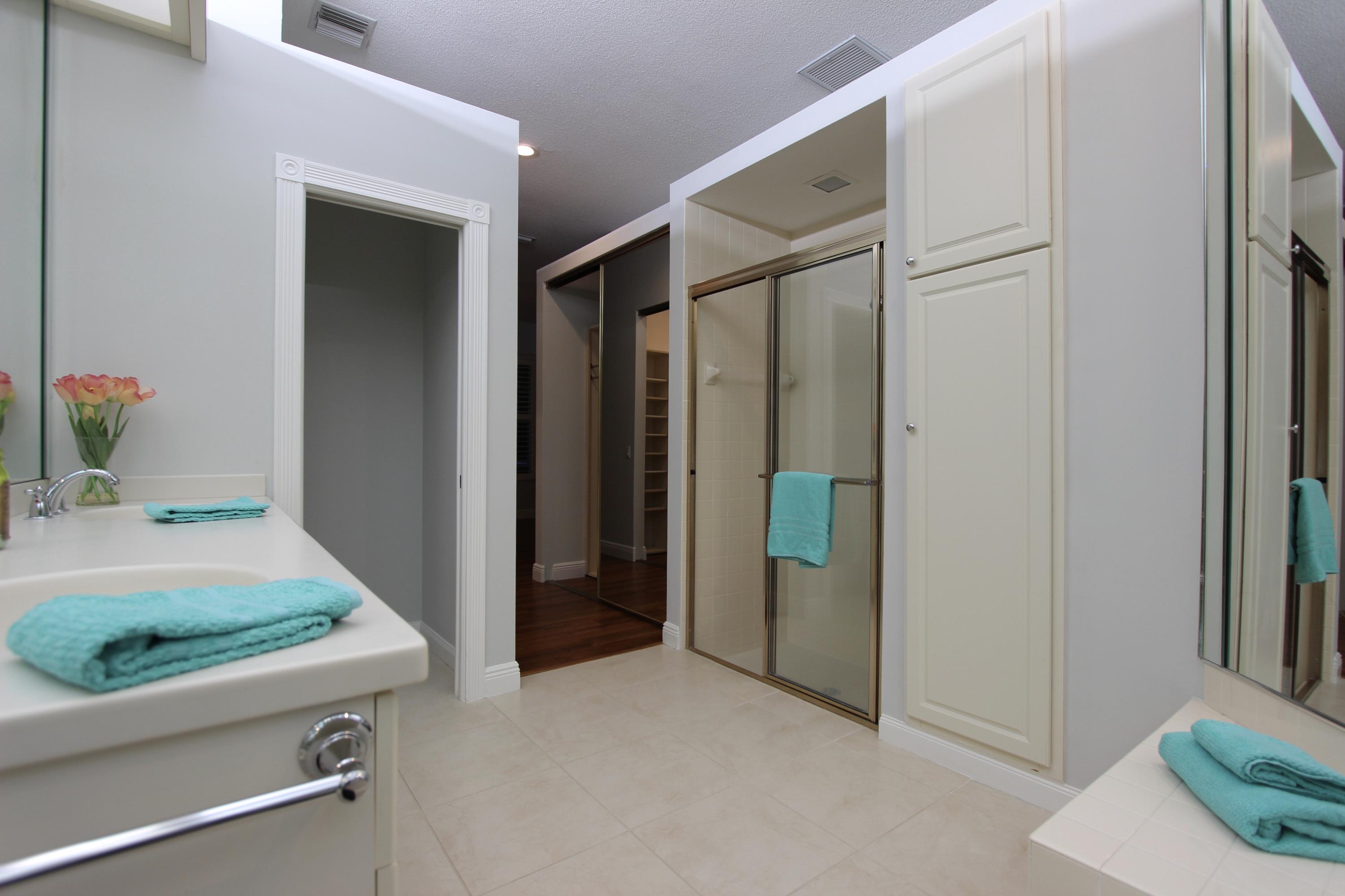 HAMPTONS AT MAPLEWOOD - Residential Lease