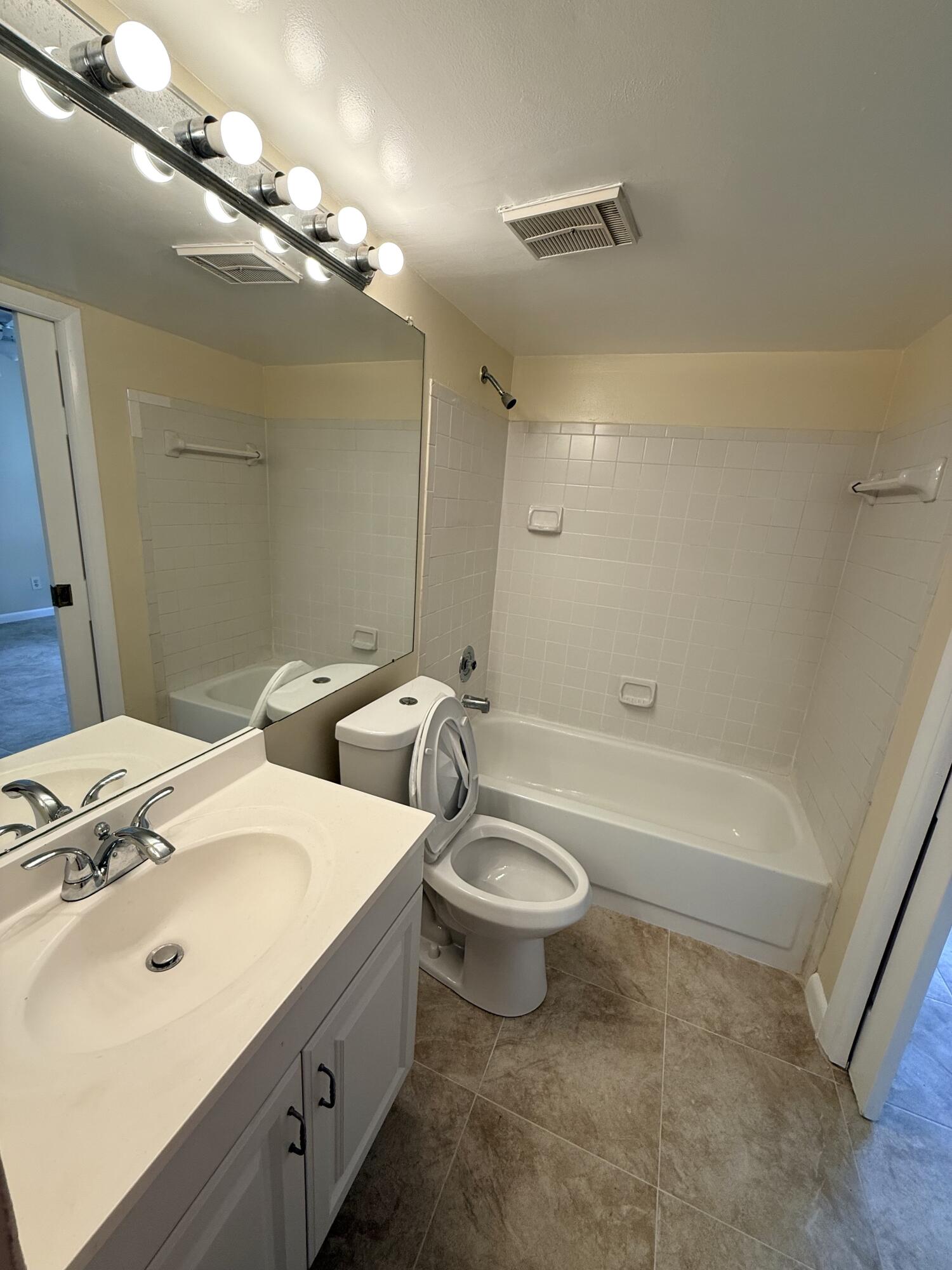 NAPOLI GARDENS AT CORAL SPRINGS - Residential Lease