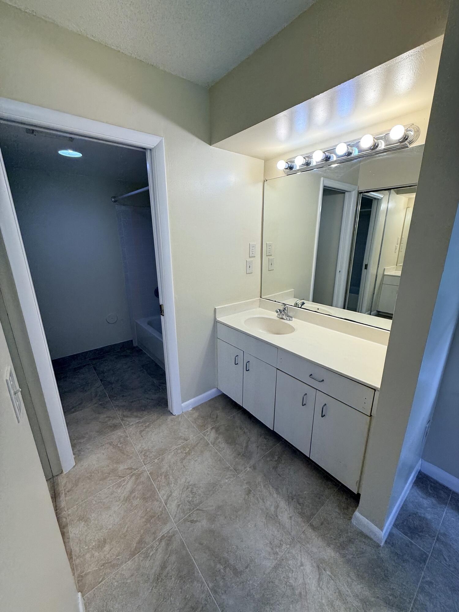 NAPOLI GARDENS AT CORAL SPRINGS - Residential Lease