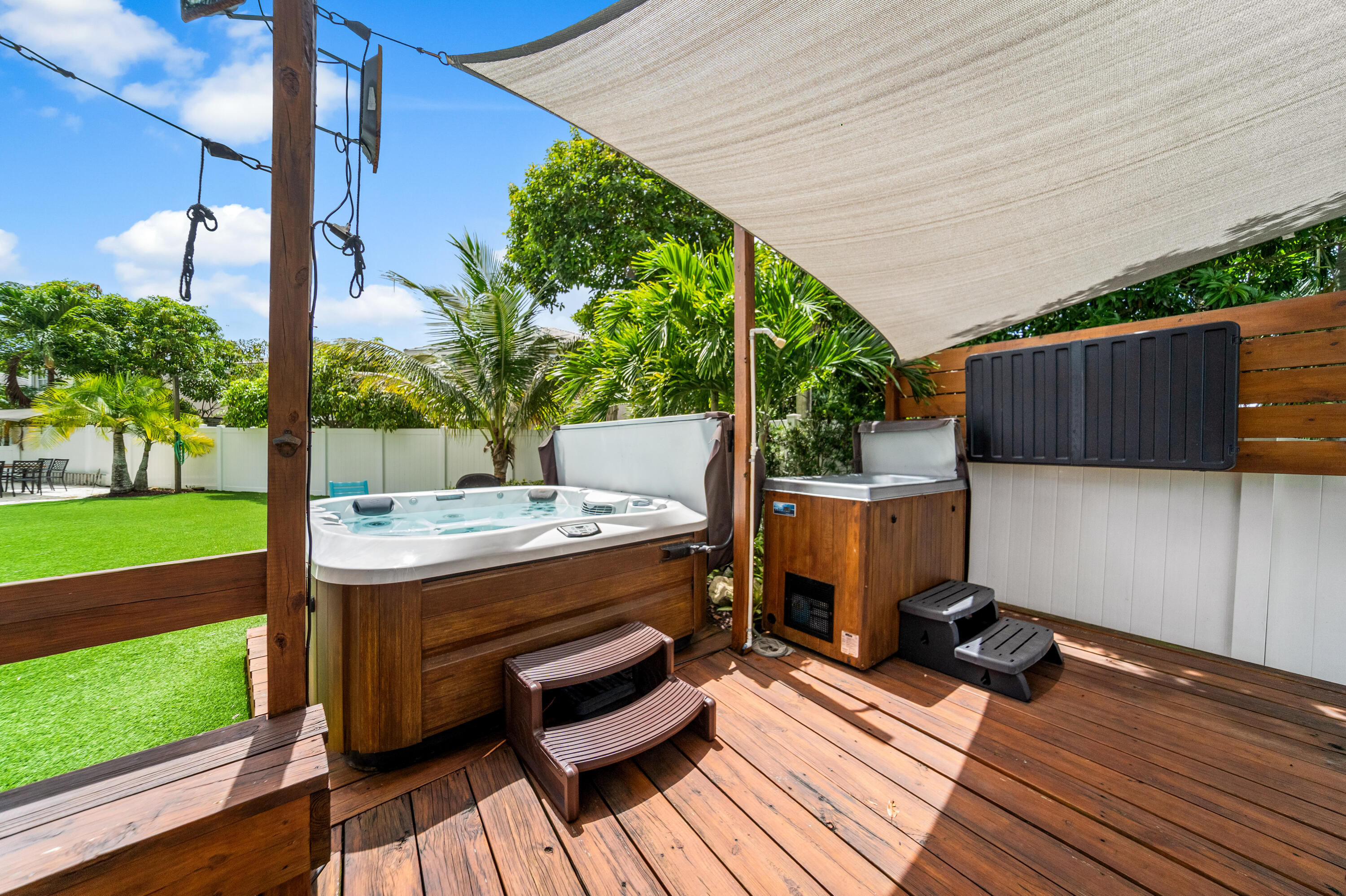 CORAL BAY - Residential