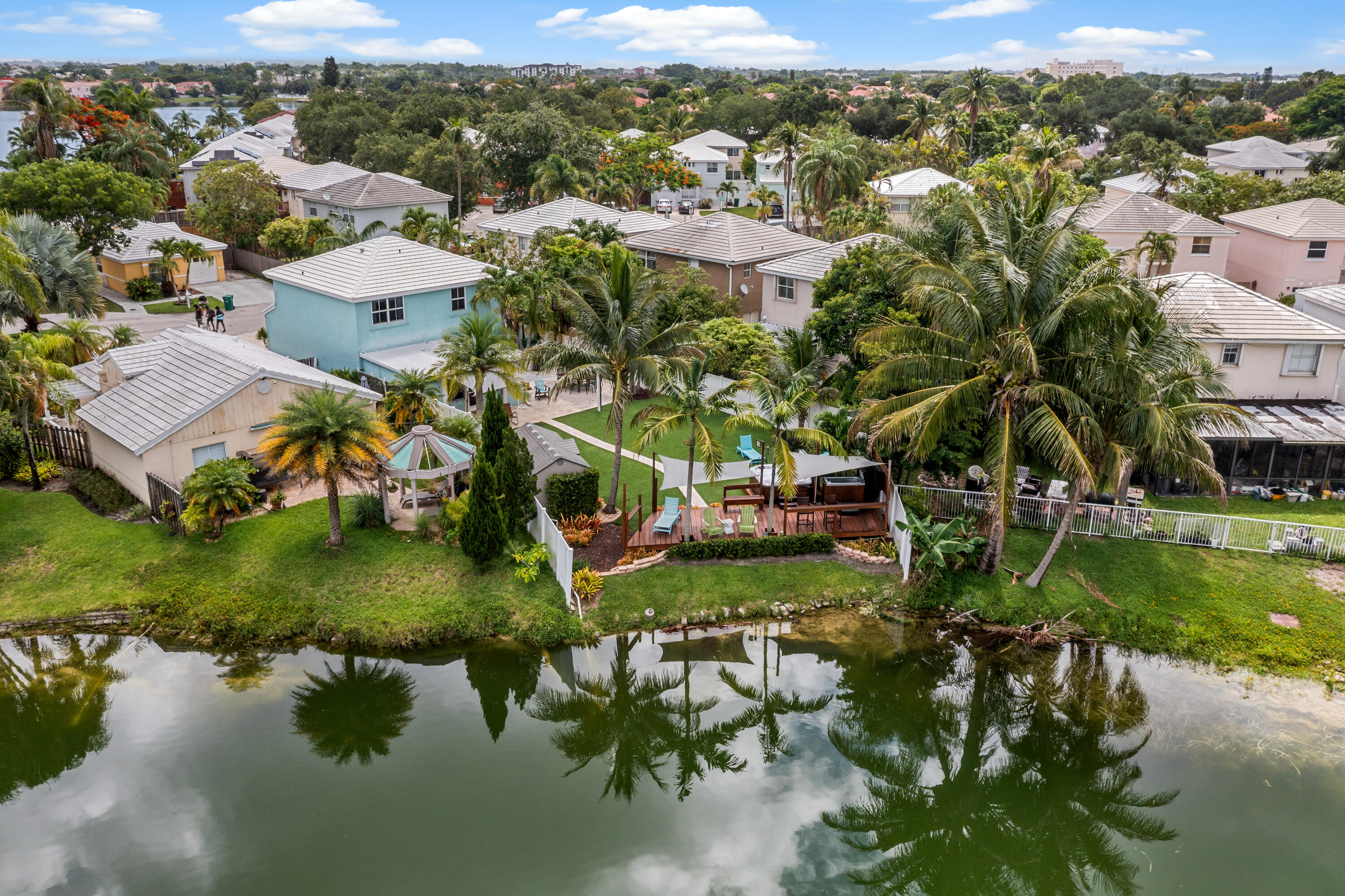 CORAL BAY - Residential