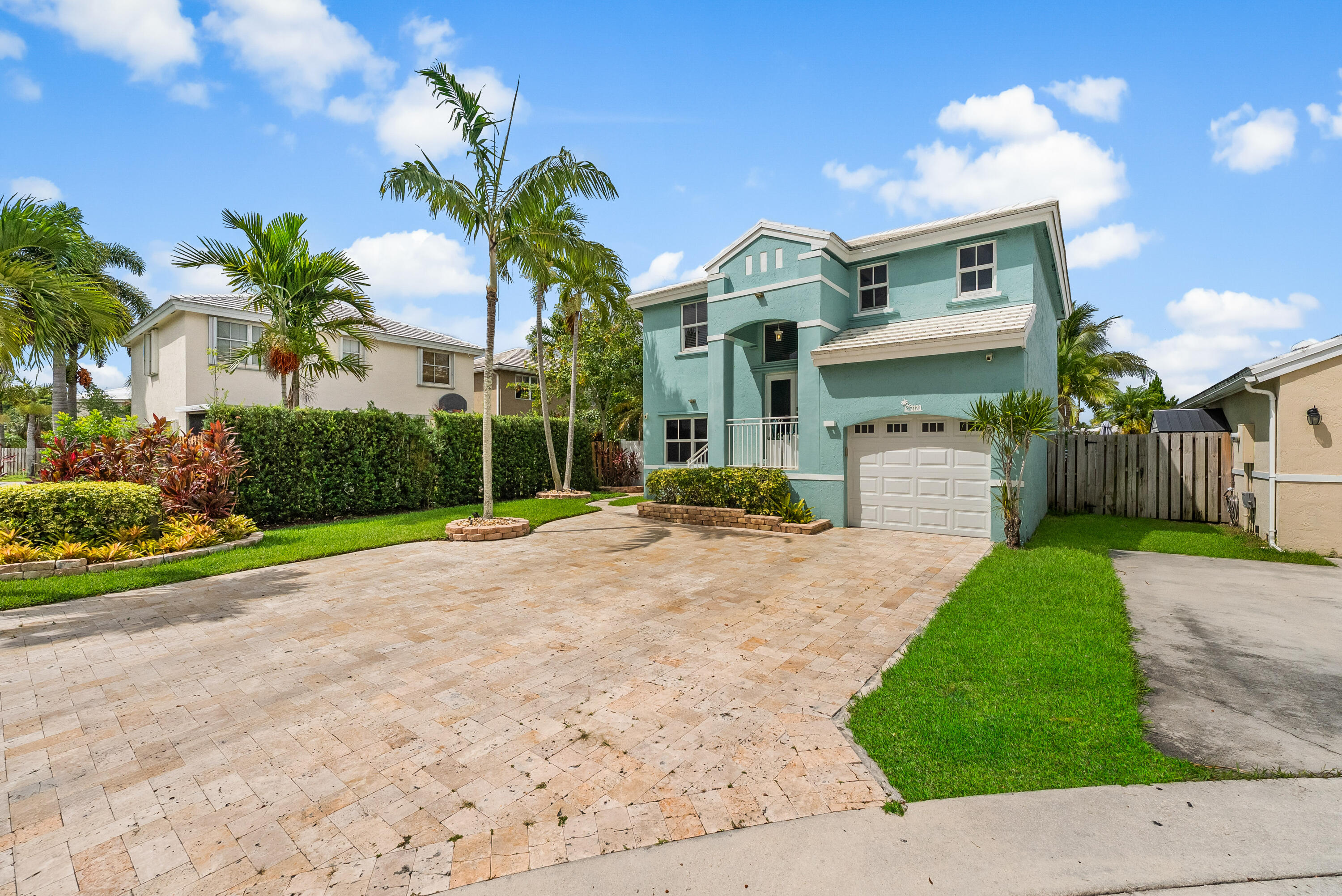 CORAL BAY - Residential