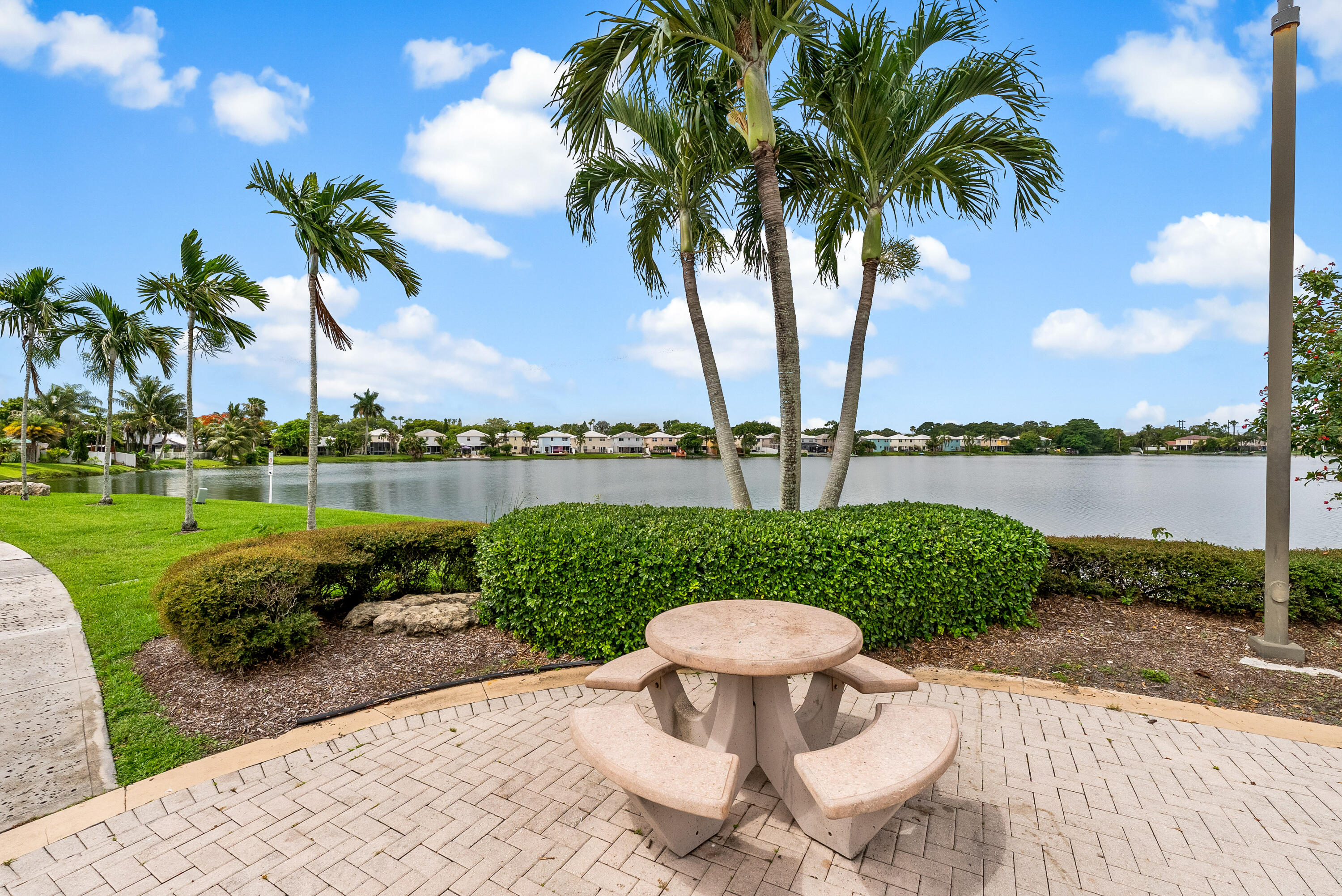 CORAL BAY - Residential