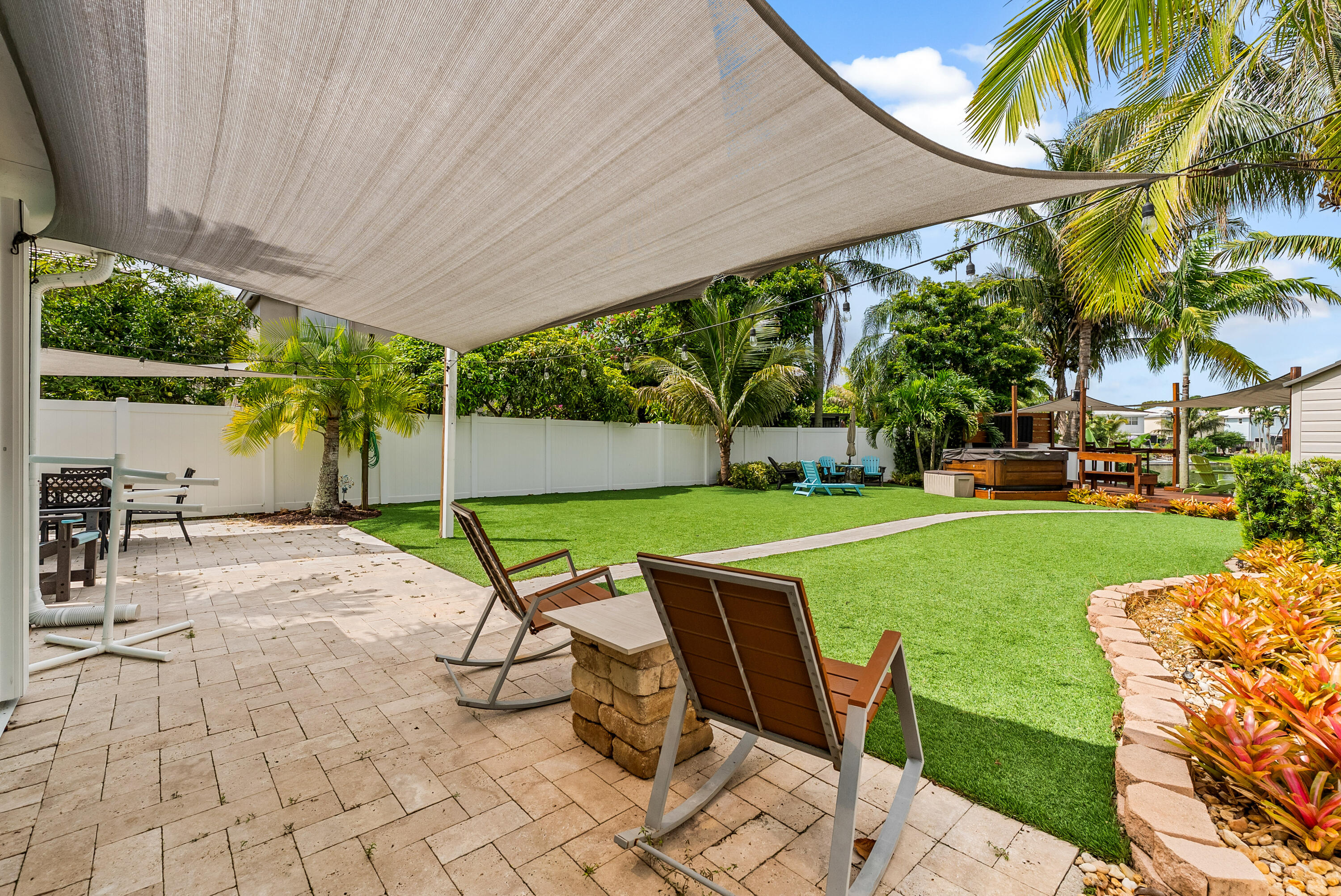 CORAL BAY - Residential