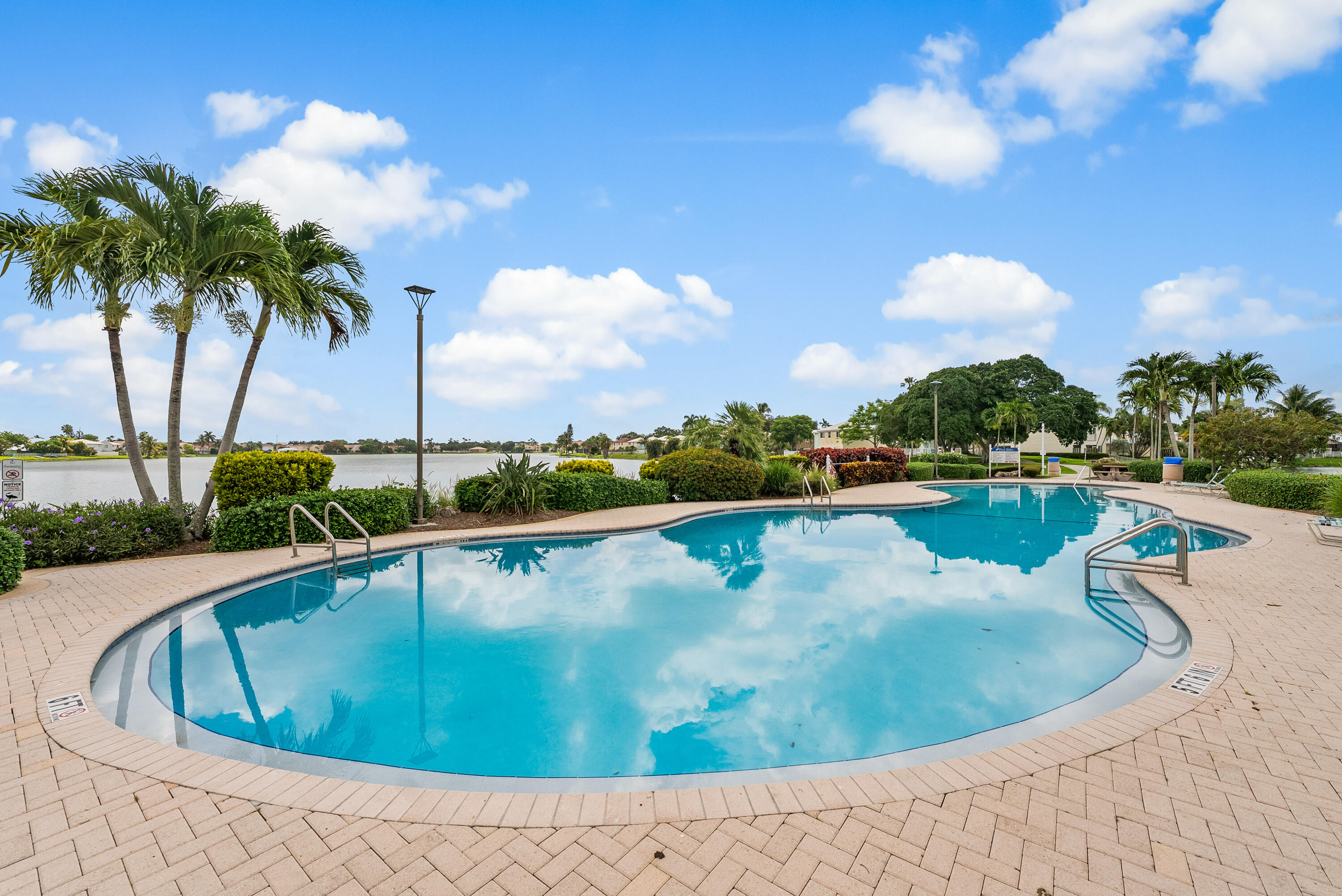 CORAL BAY - Residential