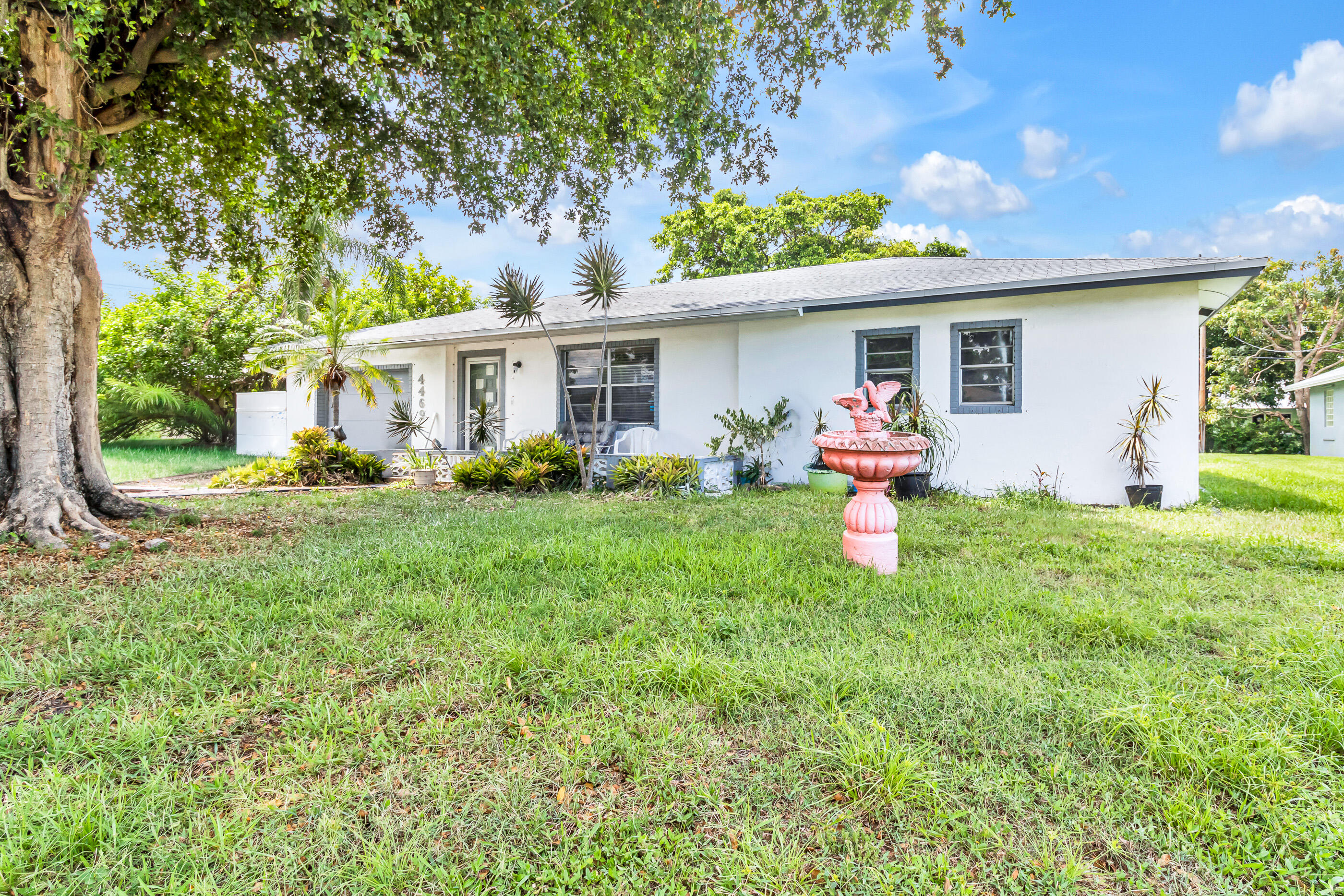 WINDWARD PALMS - Residential