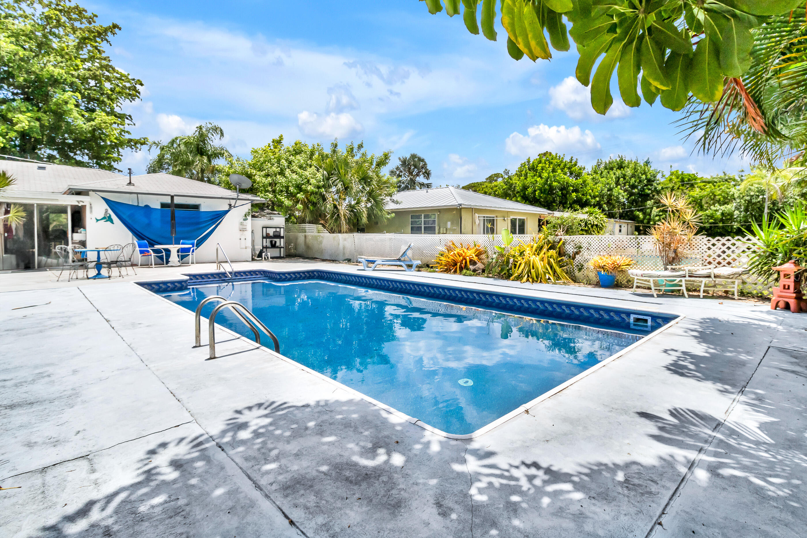 WINDWARD PALMS - Residential