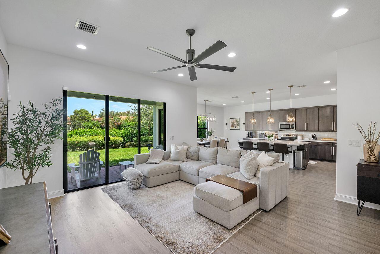 CORAL LAGO - Residential