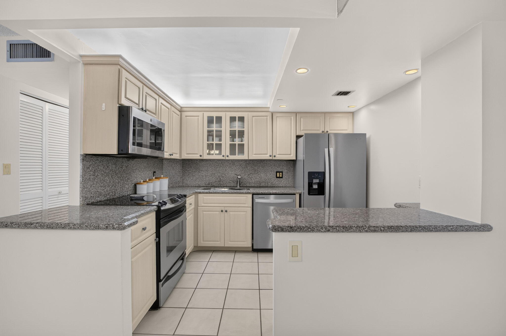 REGENCY HIGHLAND CLUB CONDO - Residential