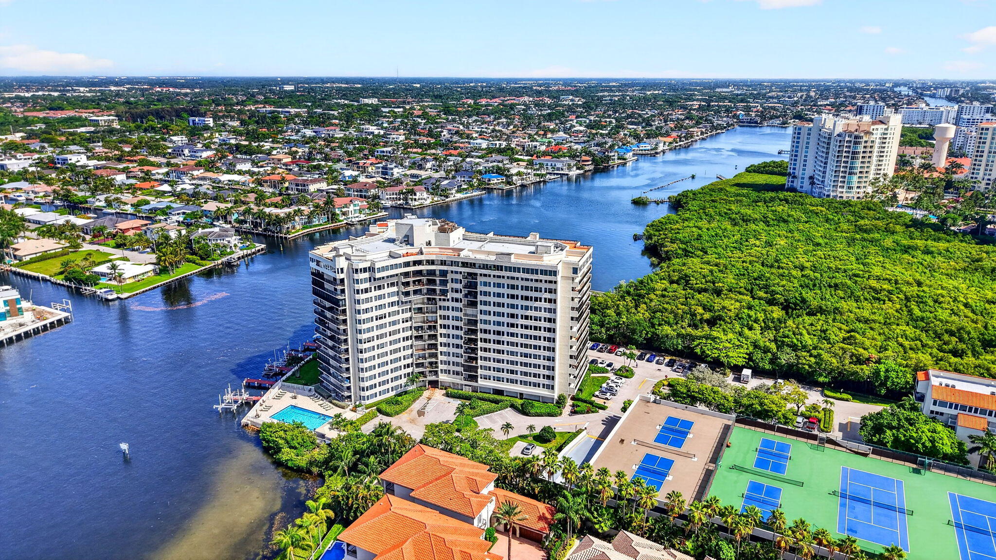 REGENCY HIGHLAND CLUB CONDO - Residential