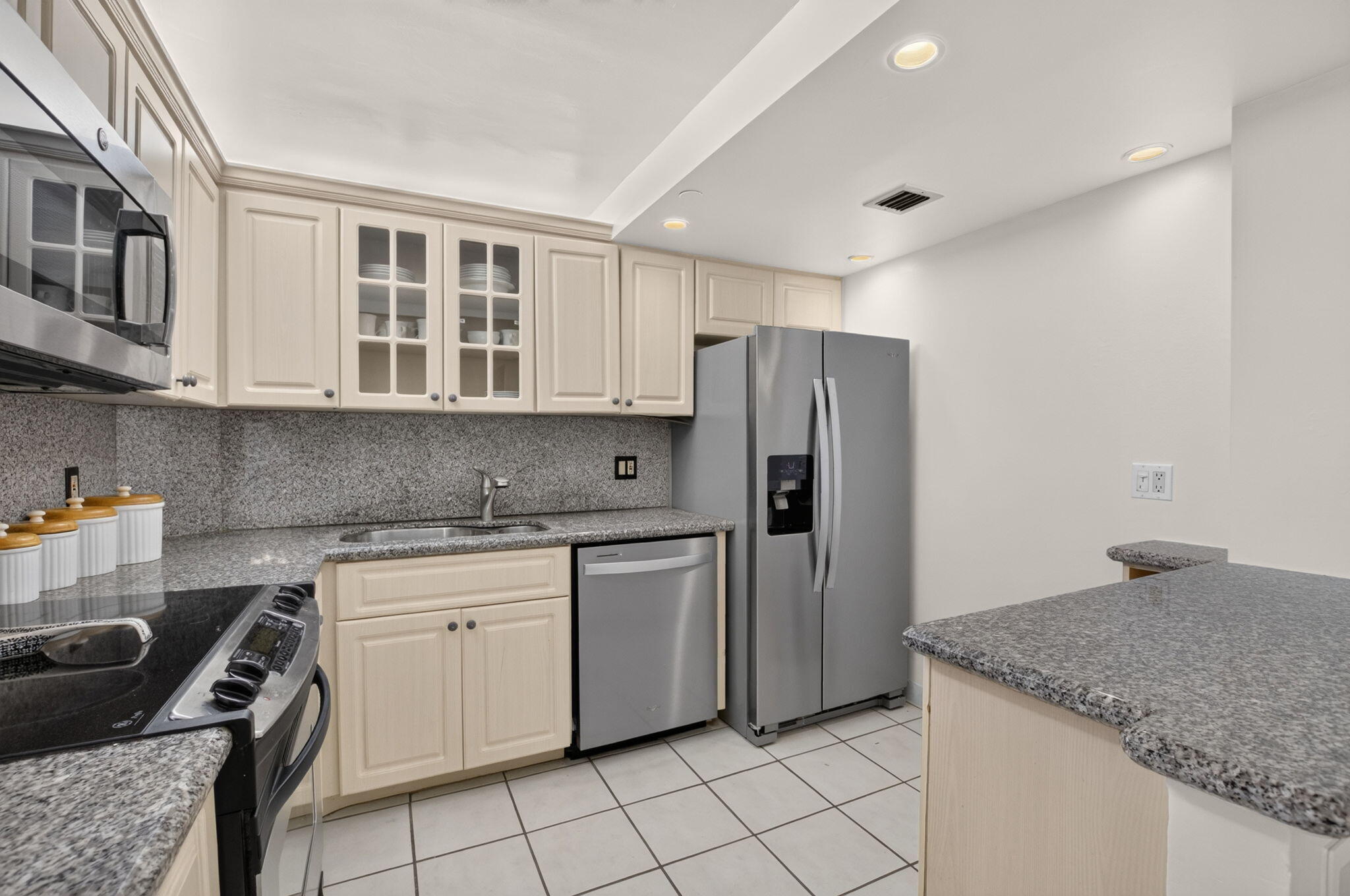 REGENCY HIGHLAND CLUB CONDO - Residential
