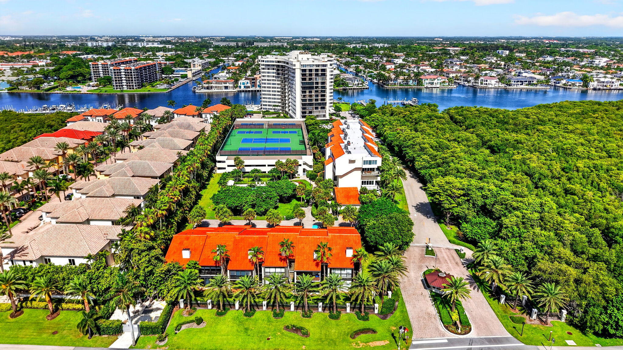 REGENCY HIGHLAND CLUB CONDO - Residential