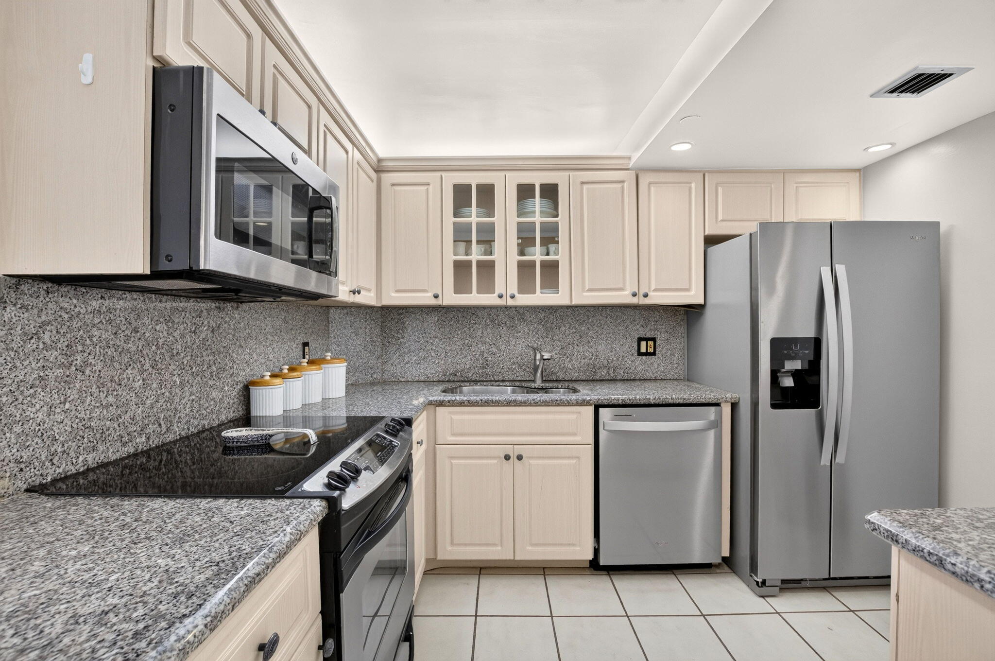 REGENCY HIGHLAND CLUB CONDO - Residential