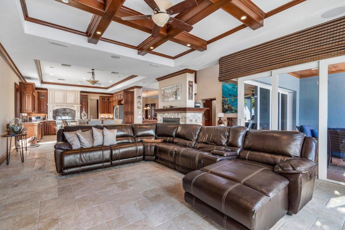 LAKESIDE POINT - Residential