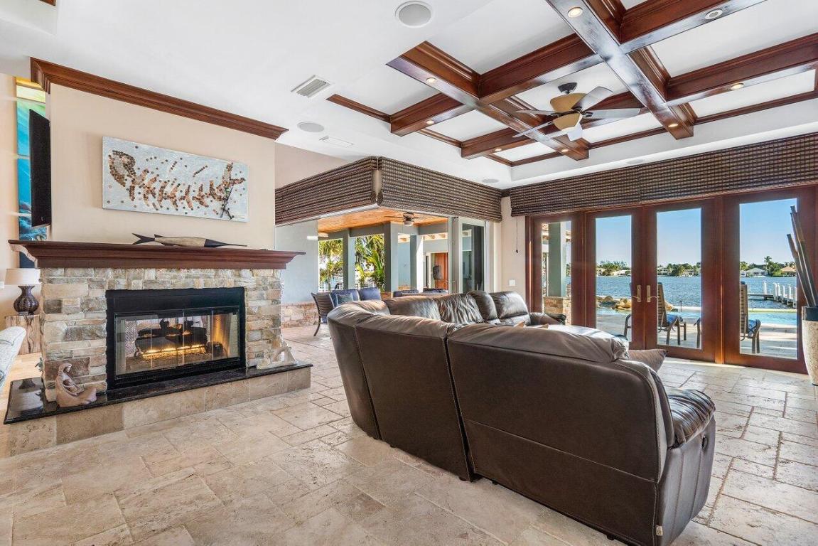 LAKESIDE POINT - Residential