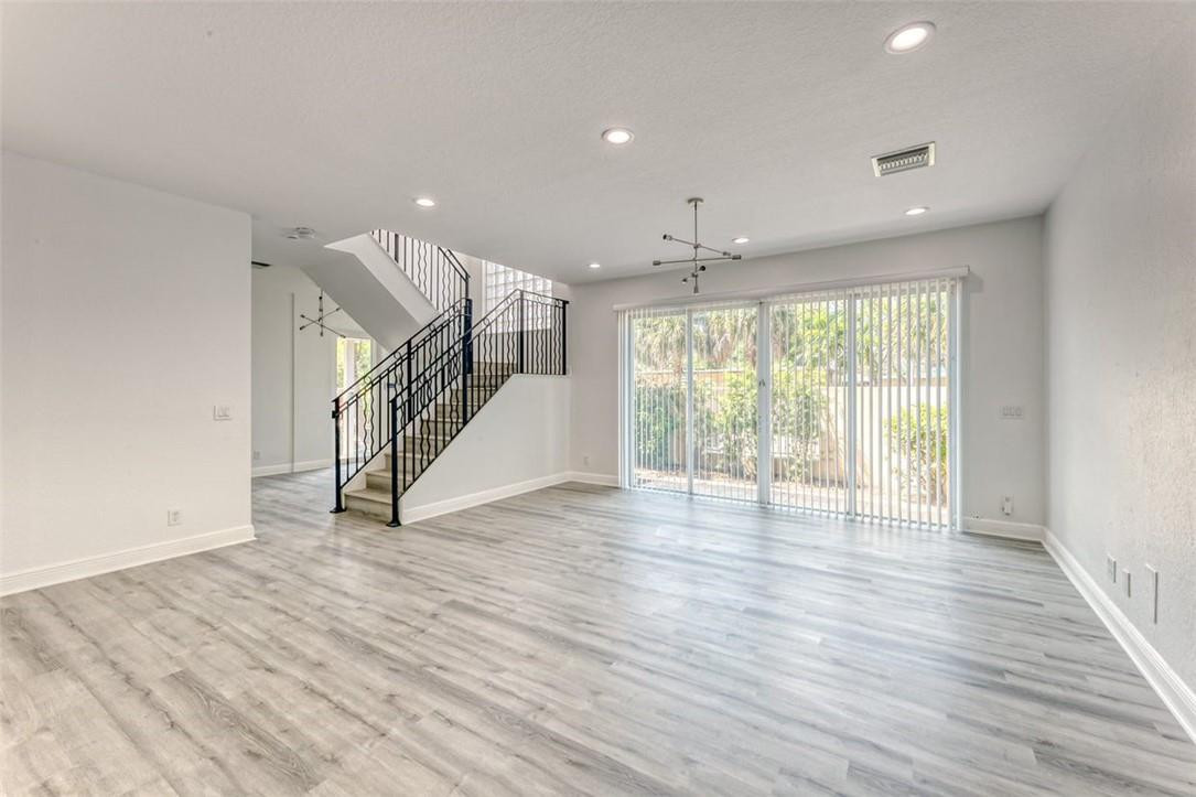 TOWN OF FORT LAUDERDALE B-40 - Residential Lease