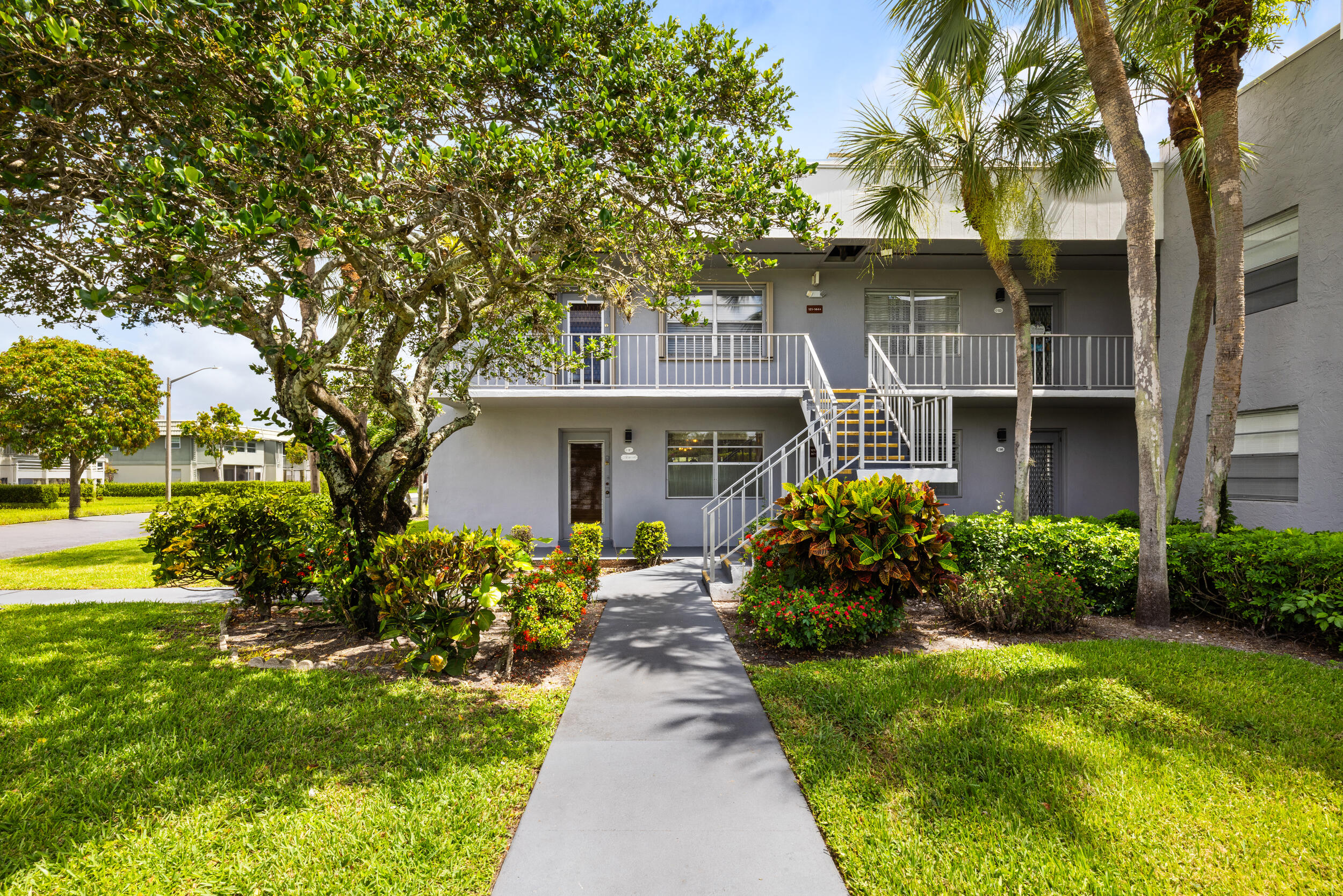 Beautifully maintained 2BR/2BA firstfloor corner unit located in the desirable Flanders section of Kings Point. This lightfilled residence offers a moveinready interior with assigned parking. Flanders is one of Kings Point's most soughtafter sections, known for its prime location, quieter atmosphere, and exceptional convenience. Residents enjoy close proximity to the Flanders Clubhouse with its own pool and activity rooms, and multiple shuttle stops.   Kings Point offers resortstyle amenities including 6 pools, golf courses, a 1,200seat theater, 3 clubhouses, fitness centers, tennis, pickleball, onsite restaurants, a full community shuttle system, and 24/7 gated security. Experience the best of 55+ living in one of Delray Beach's premier communities.