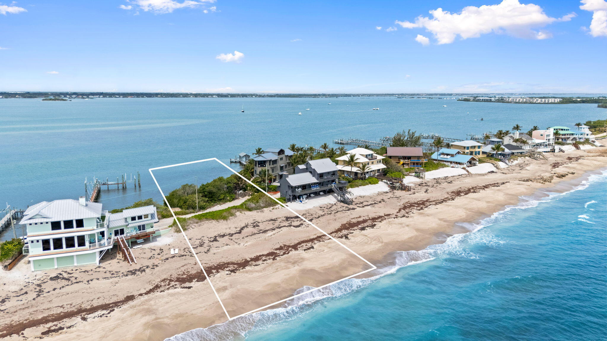 YACHT CLUB BEACH - Land