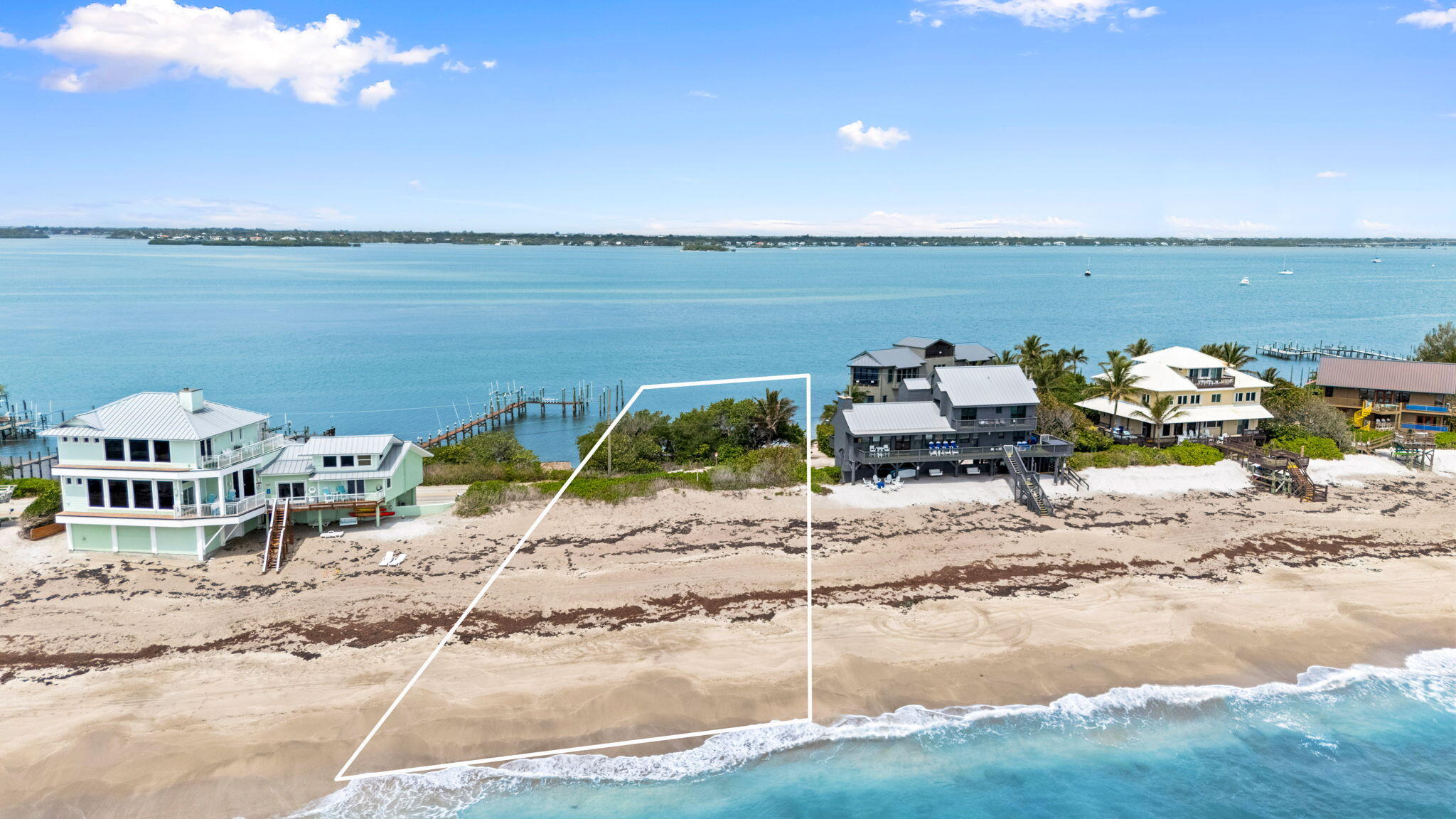 YACHT CLUB BEACH - Land