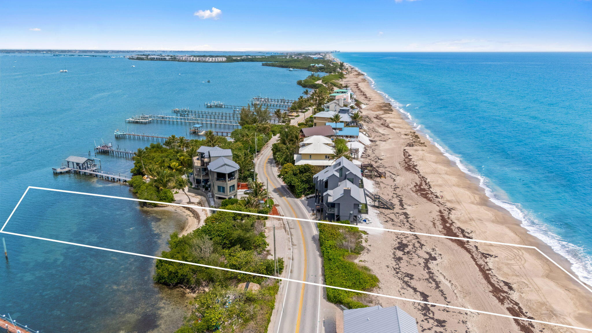 YACHT CLUB BEACH - Land