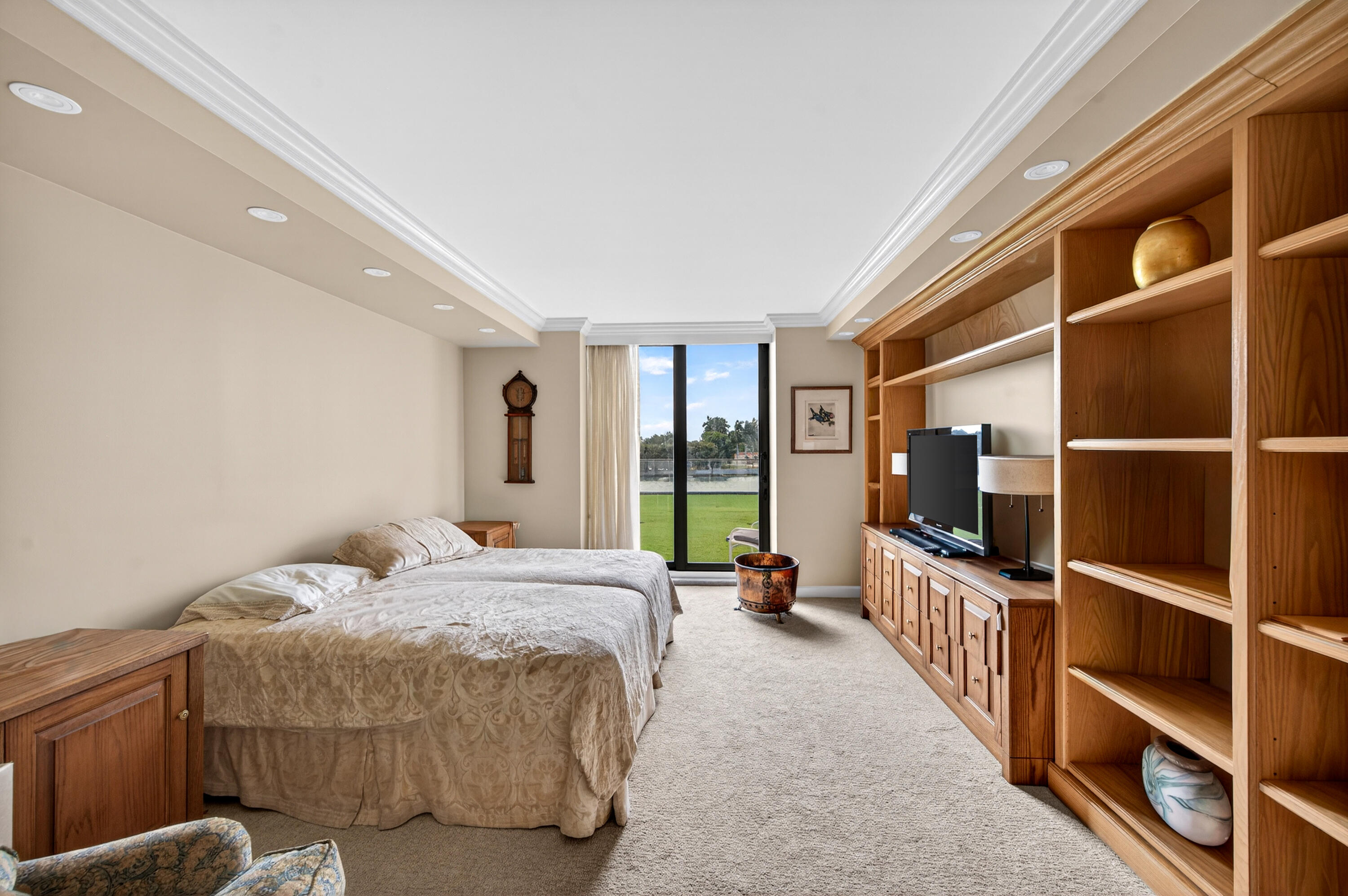 TOWERHOUSE CONDO - Residential