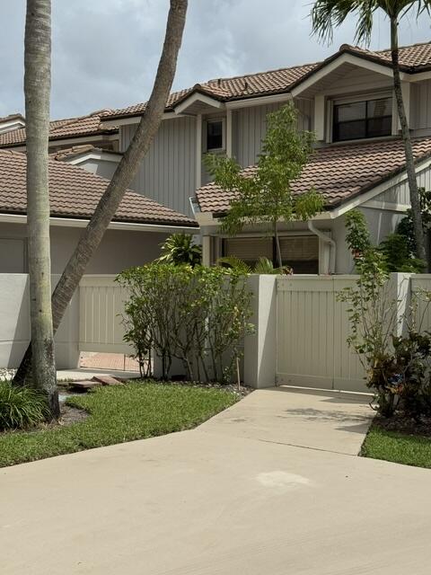 Annual Rental.  Fully furnished 3 bedroom, 2 bath, screened patio, expansive golf course view.  Centrally located to first class amenities & travel.  No membership available at PGA ,but numerous municipal facilities offering golf.tennis pickleball etc. are accessible.