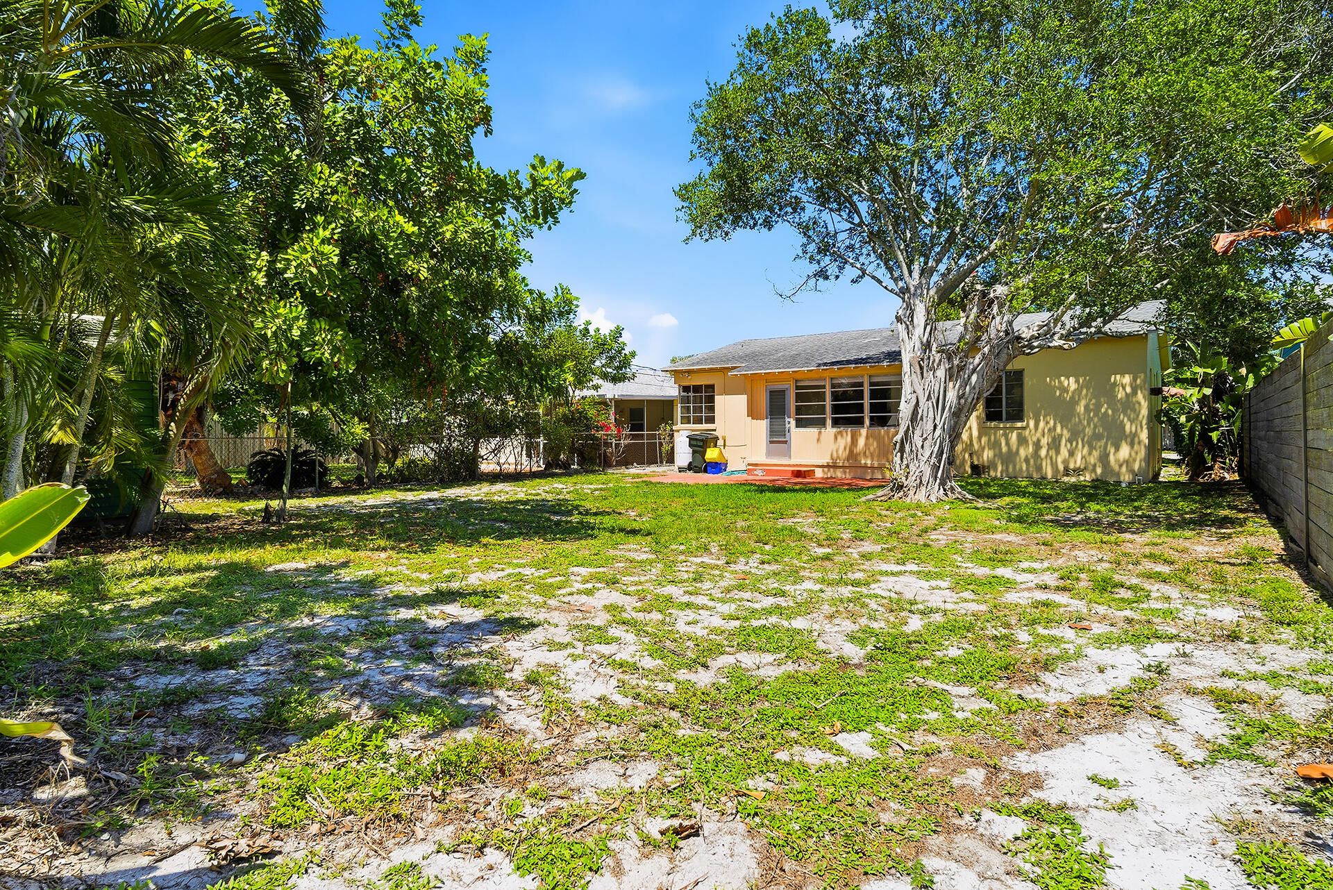 LAKE WORTH TOWN OF - Residential