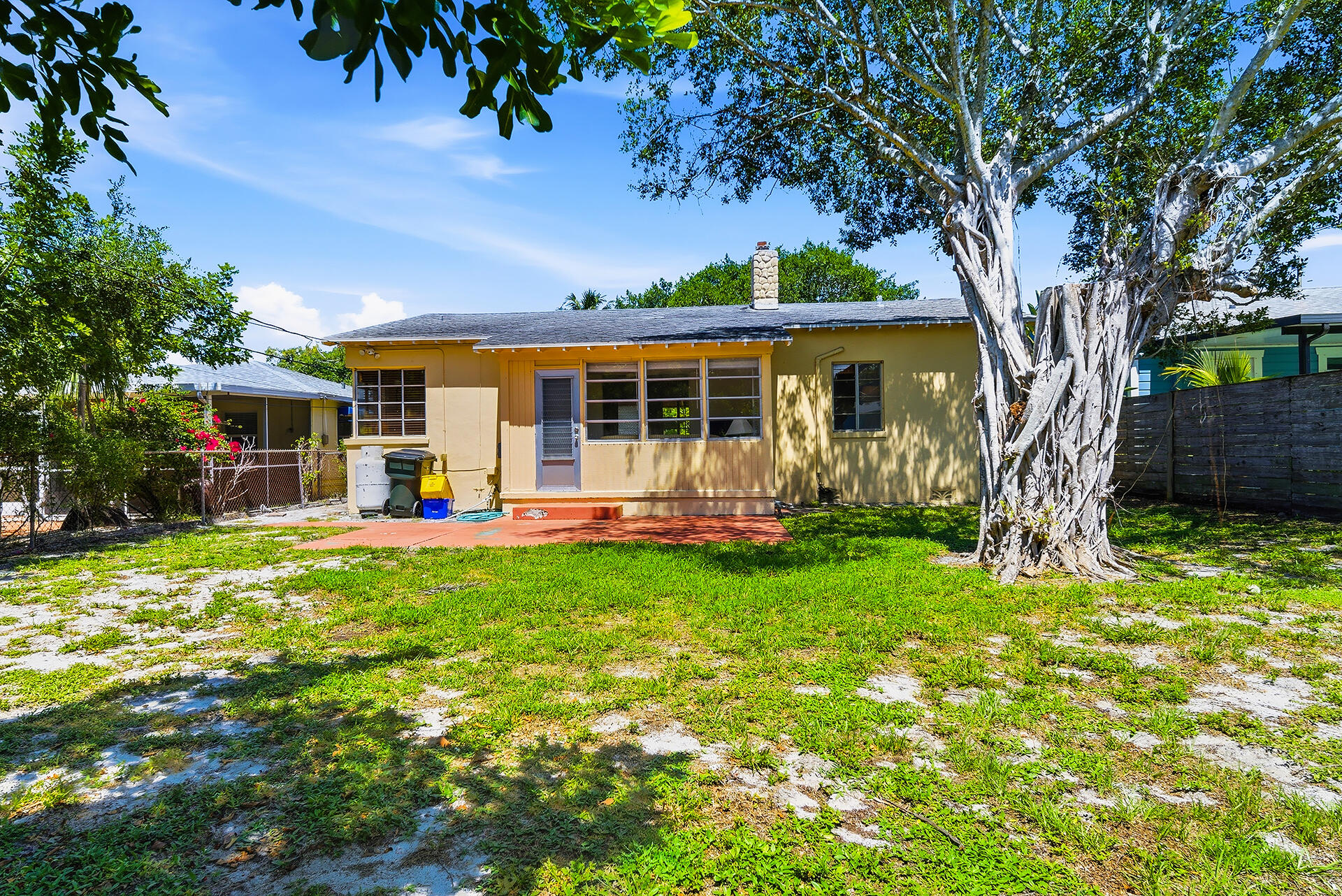 LAKE WORTH TOWN OF - Residential