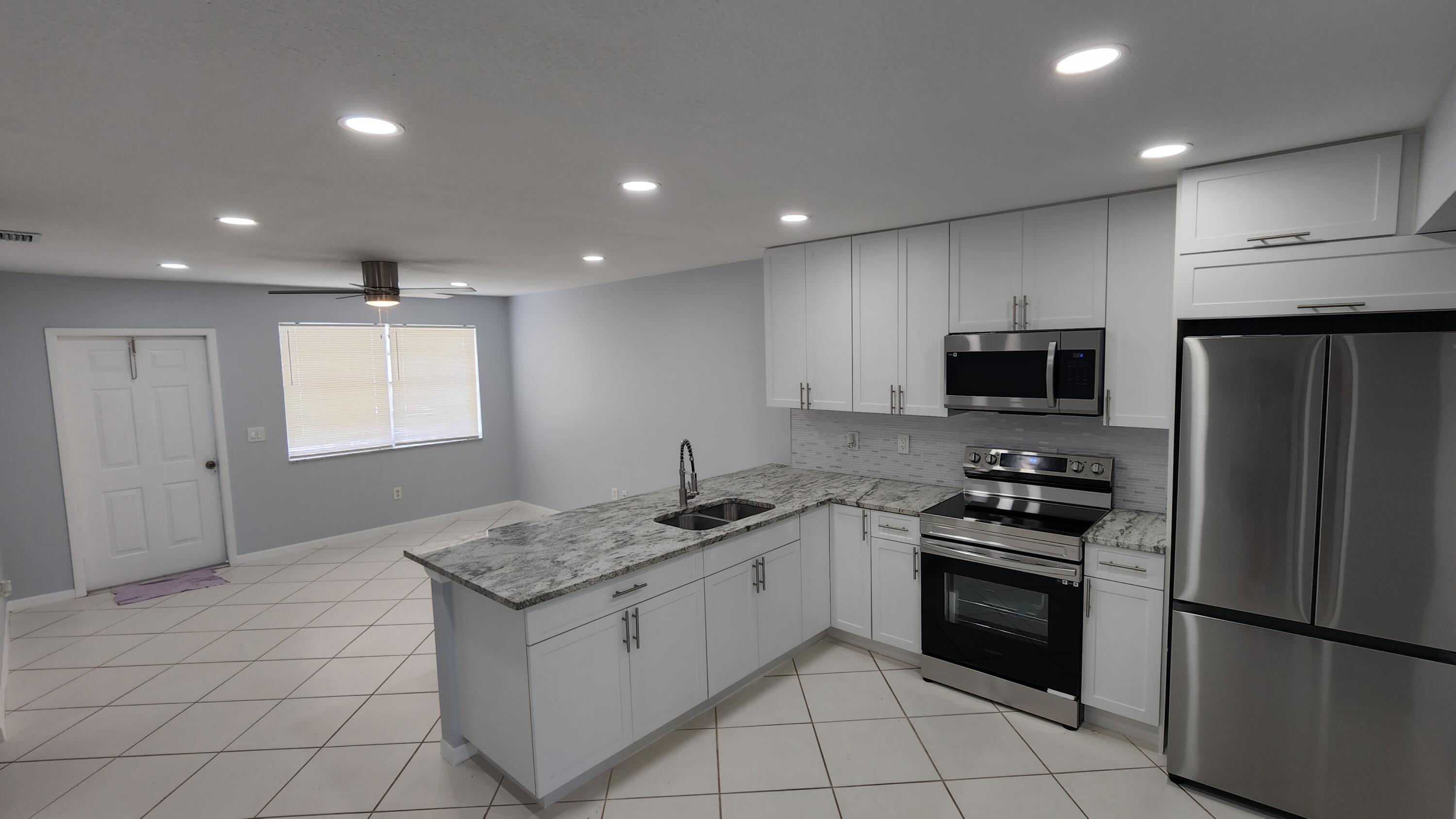 Recently remodeled 2 bedrooms / 1 bath Villa in the desirable community of Cannongate. Ceramic tiles troughout, freshly painted in neutral colors, completely remodeled kitchen, stainless steel appliances, screened patio, fence backyard. Come and take a look today. It will not last. Information is deemed to be reliable, but is not guaranteed.
