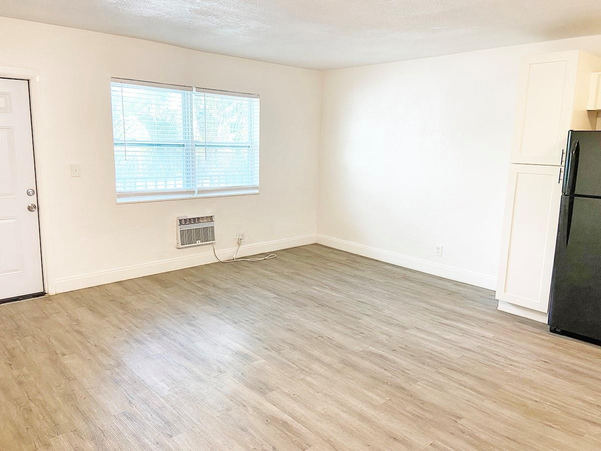 CYPRESS PLAZA ANNEX - Residential Lease