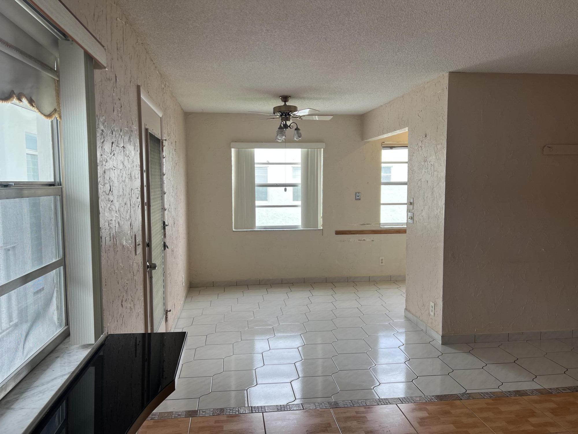 KINGS POINT SAXONY CONDOS - Residential