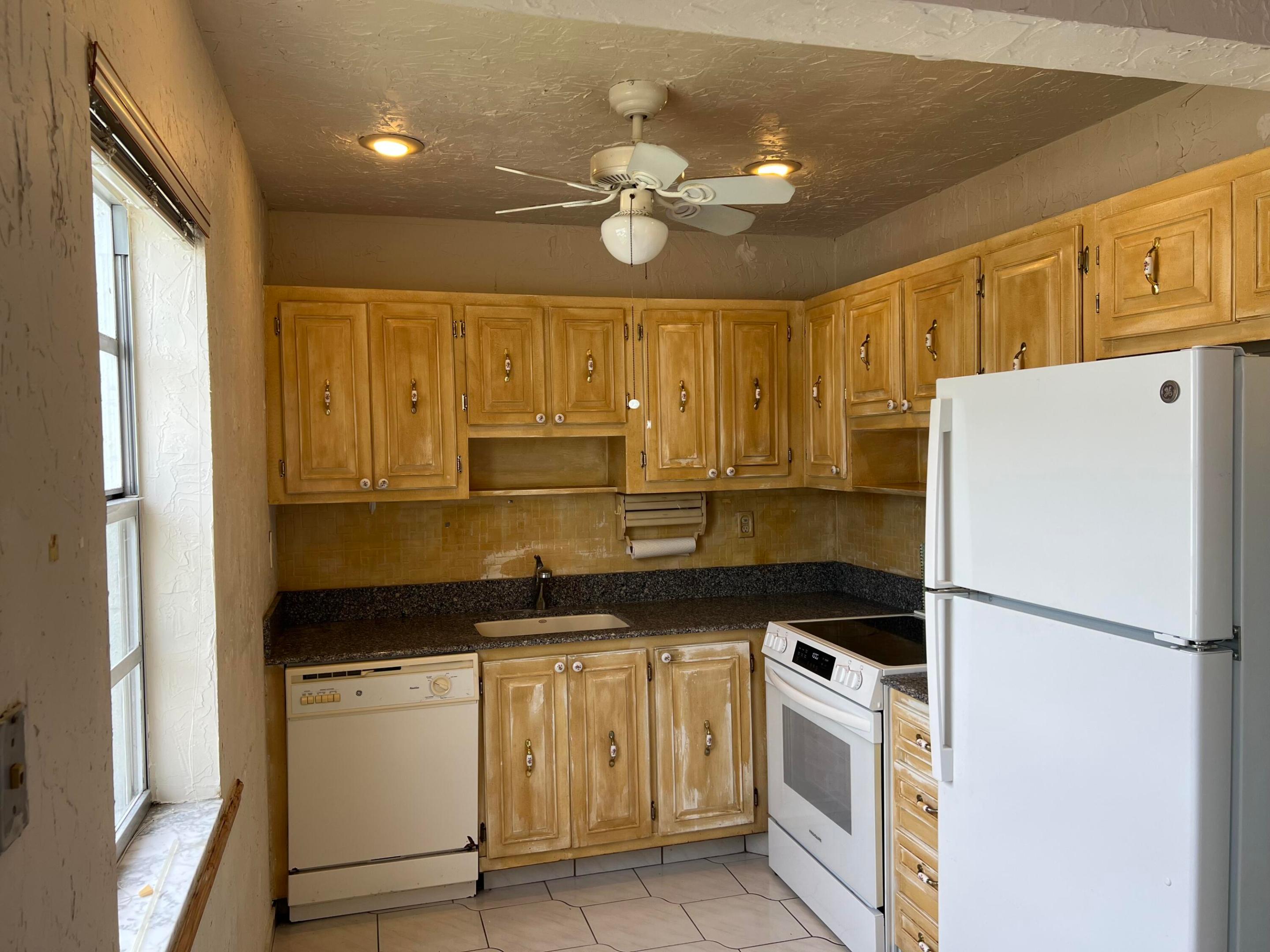 KINGS POINT SAXONY CONDOS - Residential