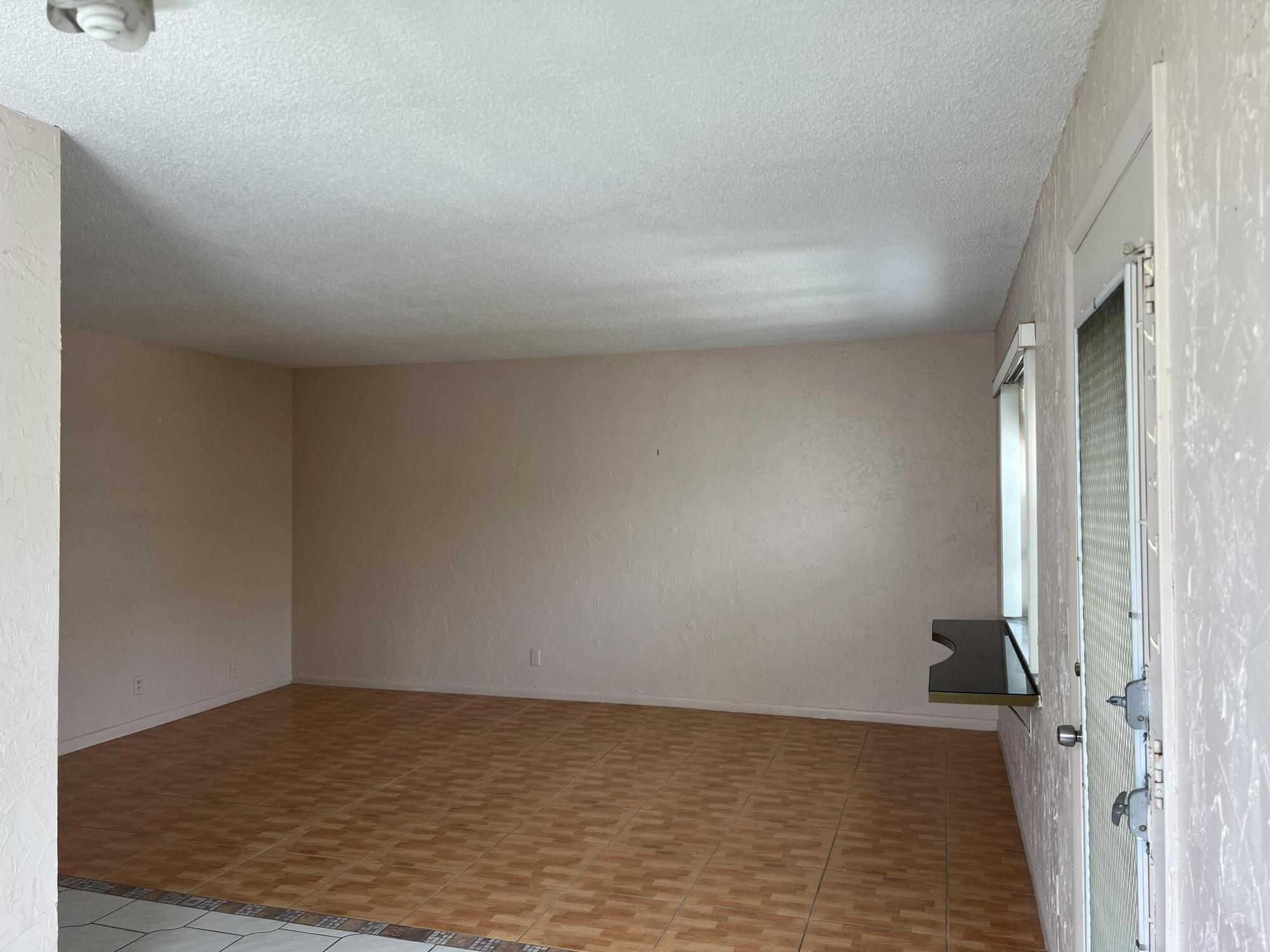 KINGS POINT SAXONY CONDOS - Residential