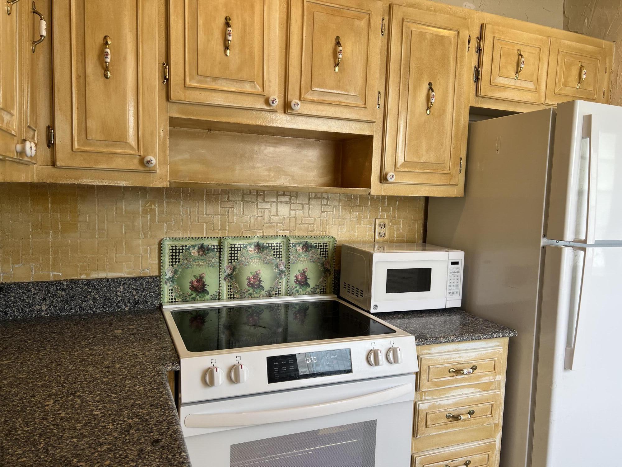 KINGS POINT SAXONY CONDOS - Residential