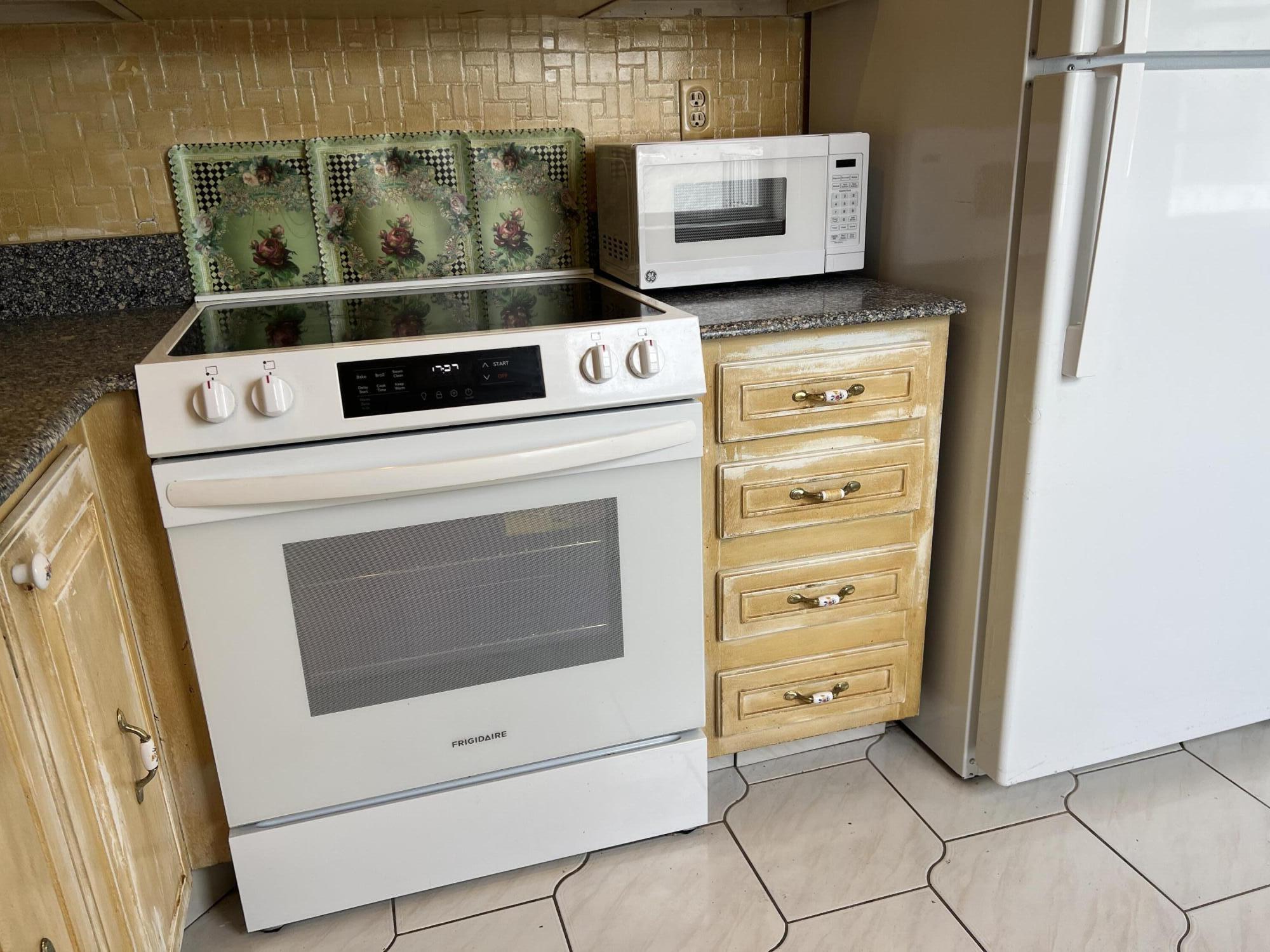 KINGS POINT SAXONY CONDOS - Residential
