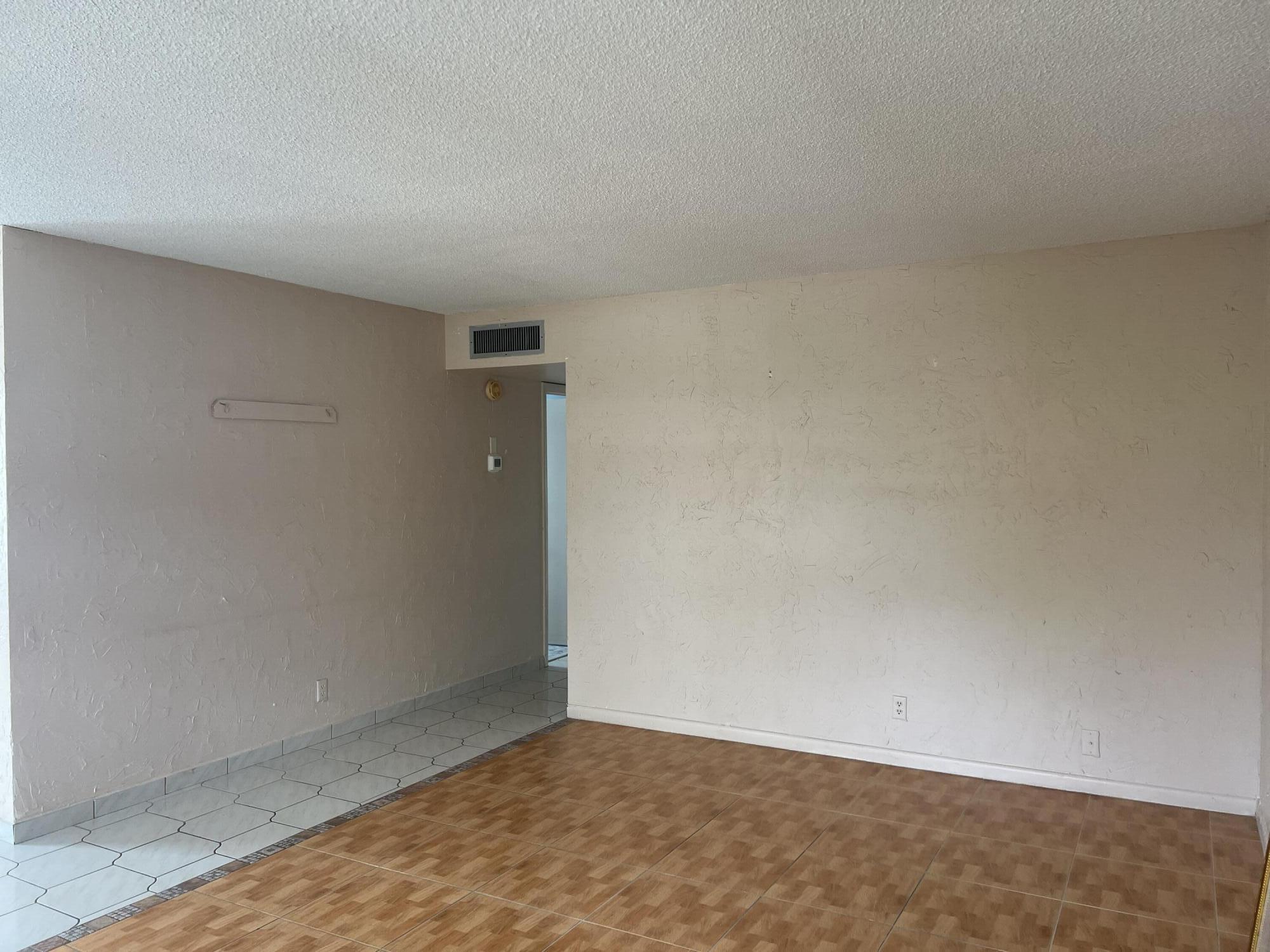 KINGS POINT SAXONY CONDOS - Residential