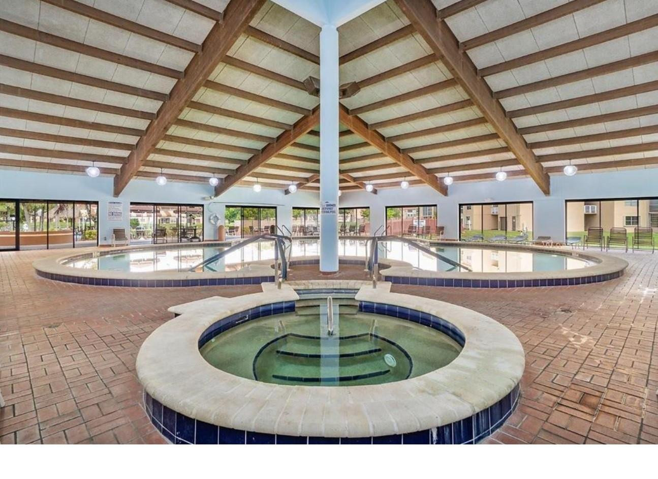 SUNRISE LAKES - Residential