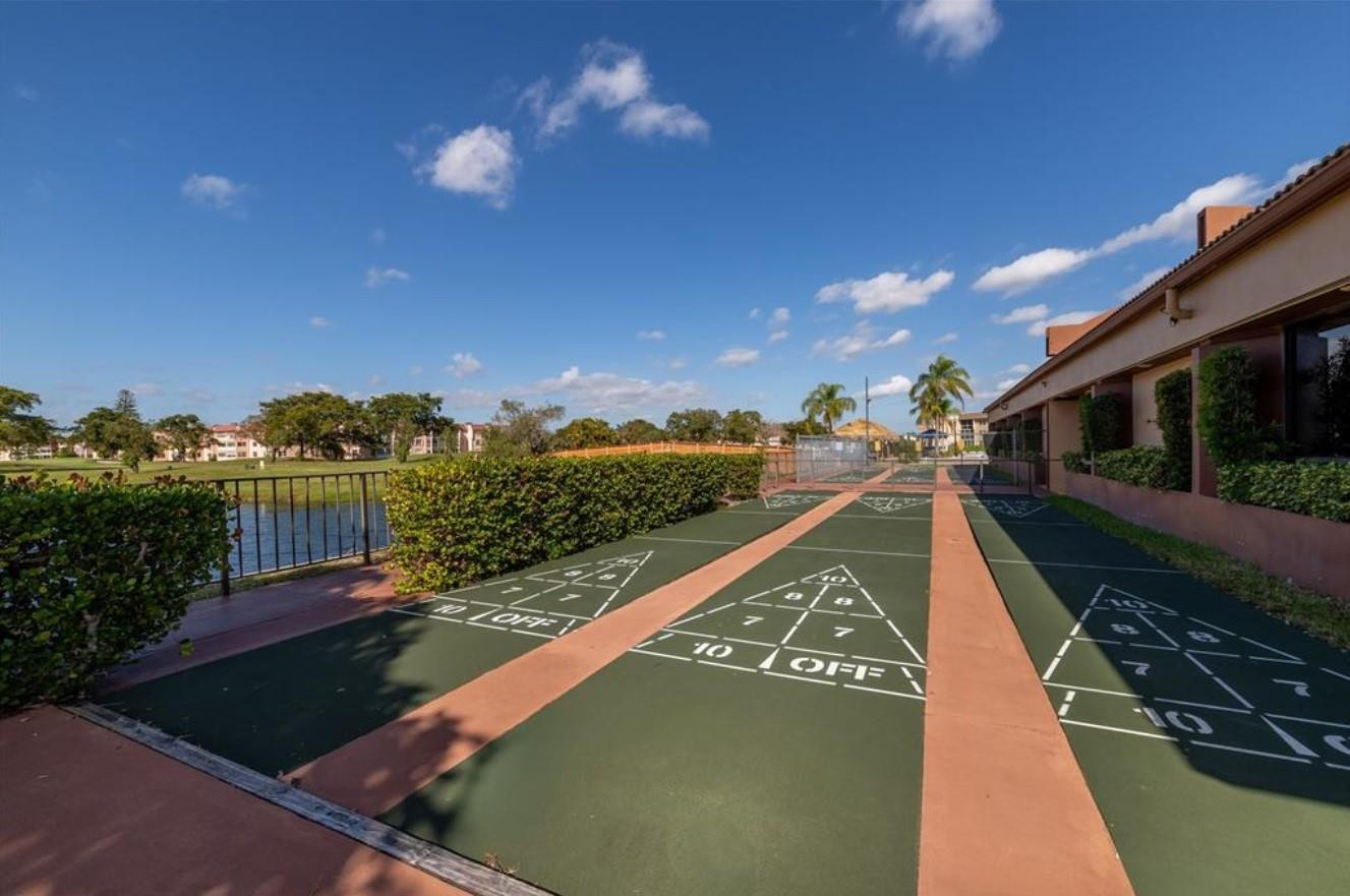 SUNRISE LAKES - Residential