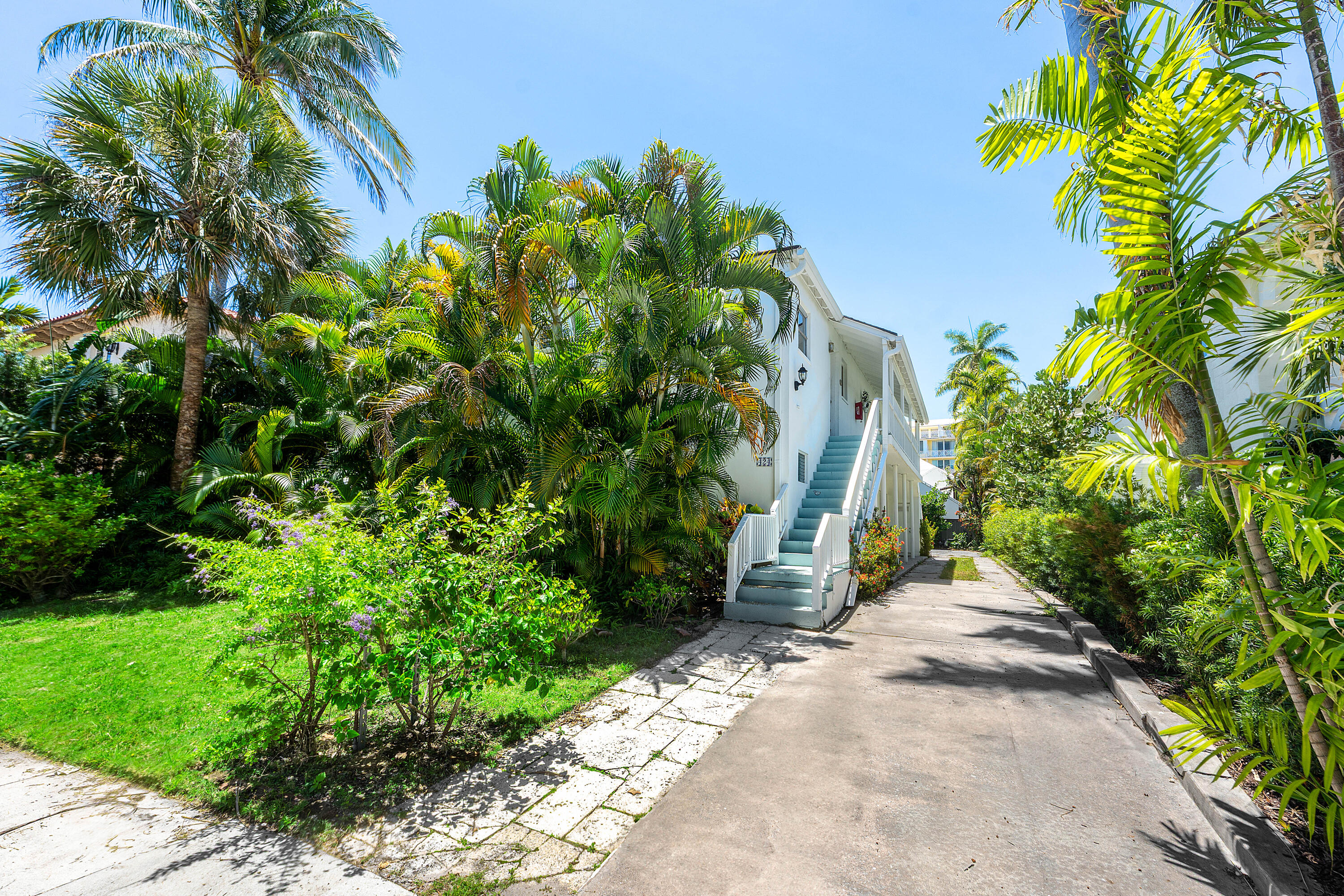 ROYAL PARK - Residential Lease