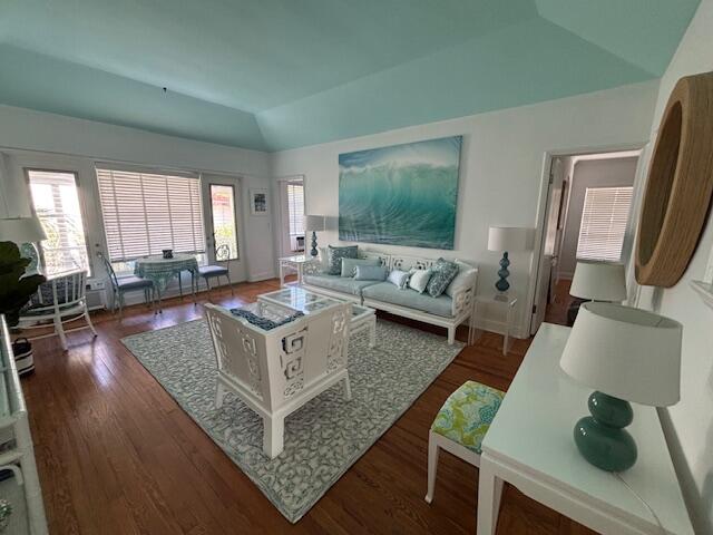 ROYAL PARK - Residential Lease