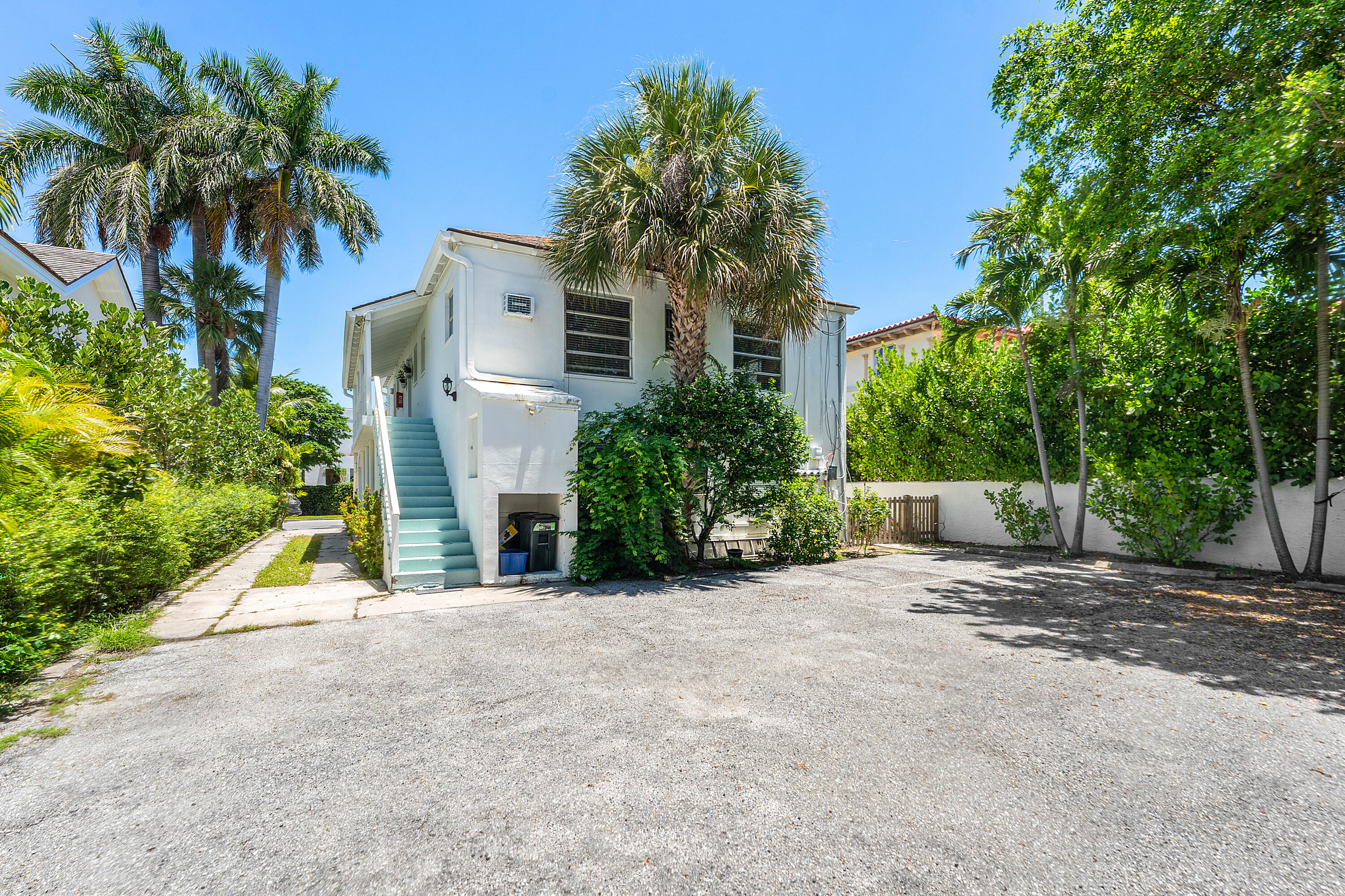 ROYAL PARK - Residential Lease