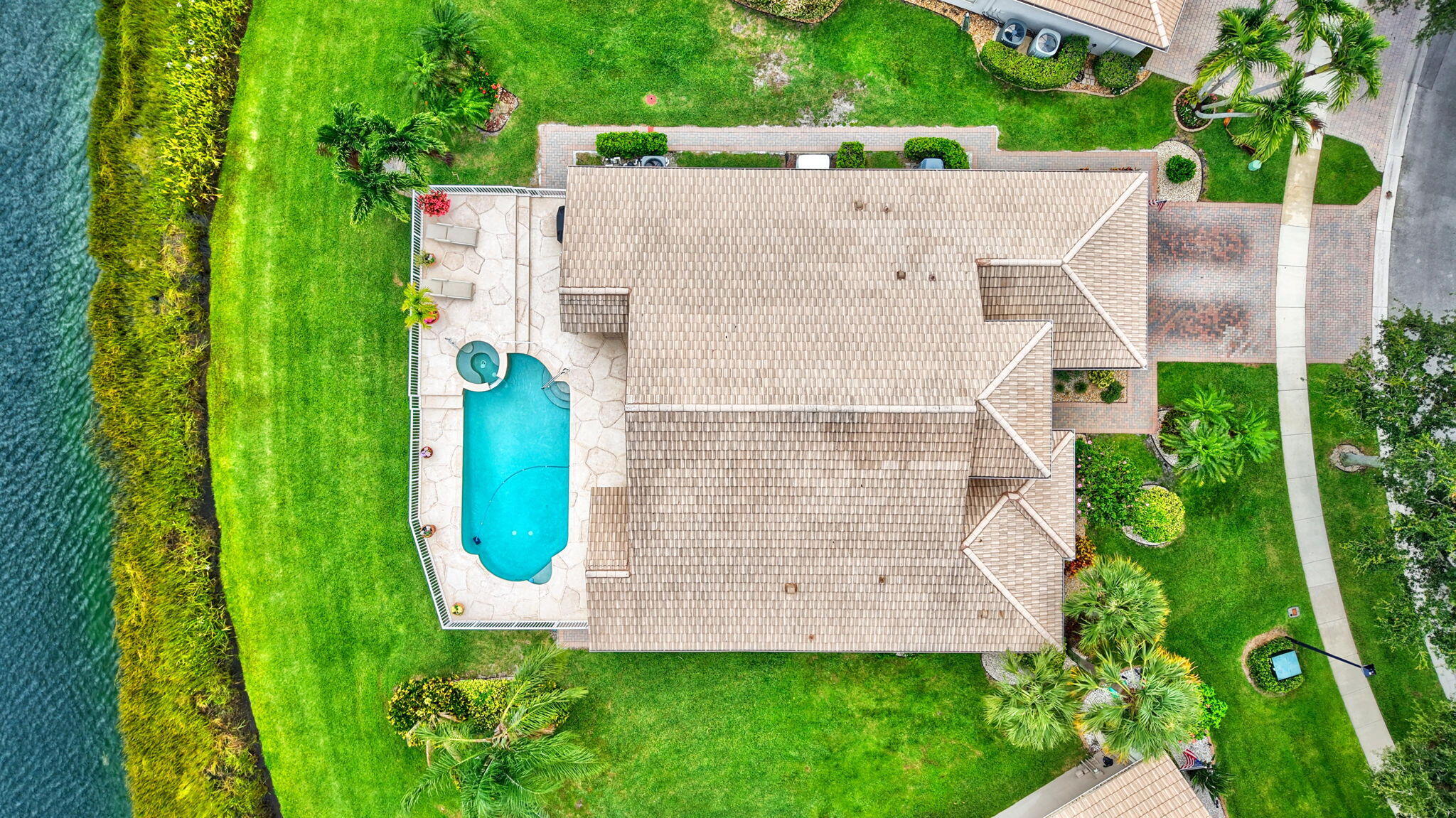 VALENCIA FALLS - Residential